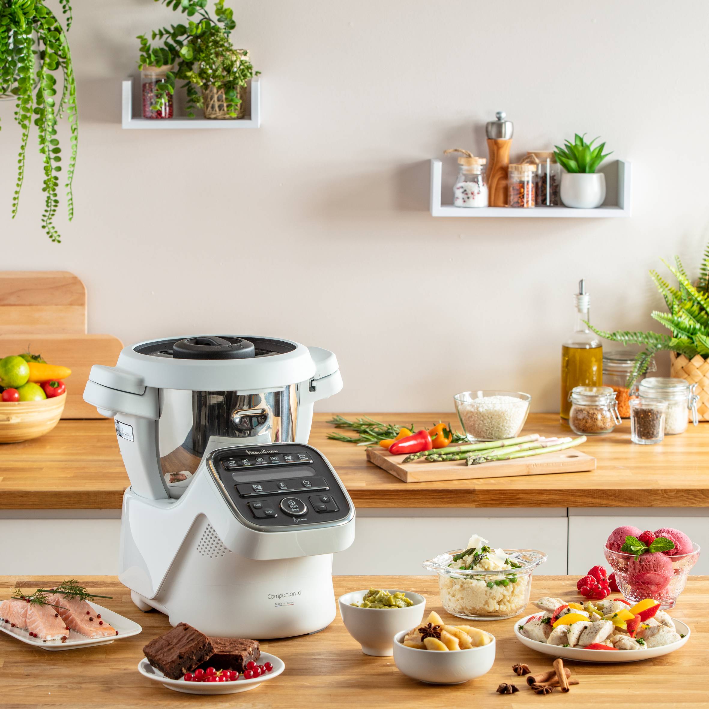 Companion XL YY4968FG Robot cuiseur - 12 programmes - 6 accessoires - livre de recettes