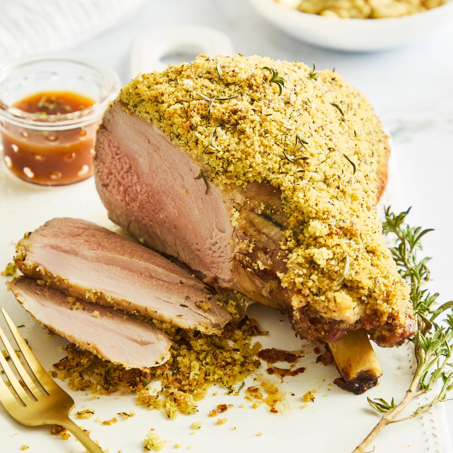 Herb-crusted leg of lamb & flageolets with fresh herbs - Recepten Dual EasyFry | Moulinex