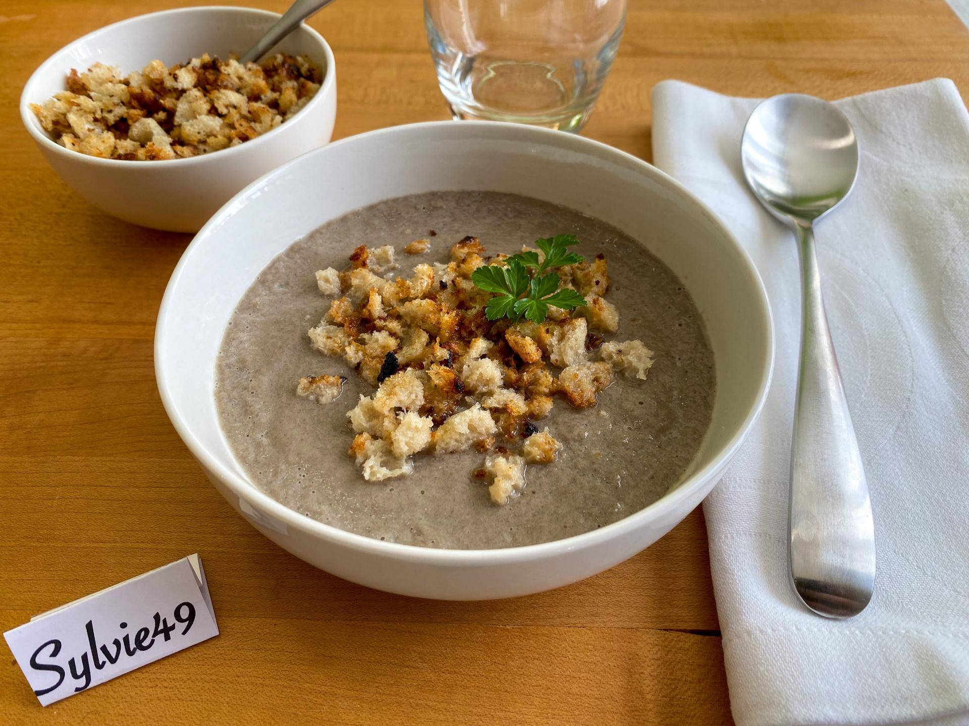 Velouté de champignons aux miettes dorées - Recette Cookeo V3 | Moulinex