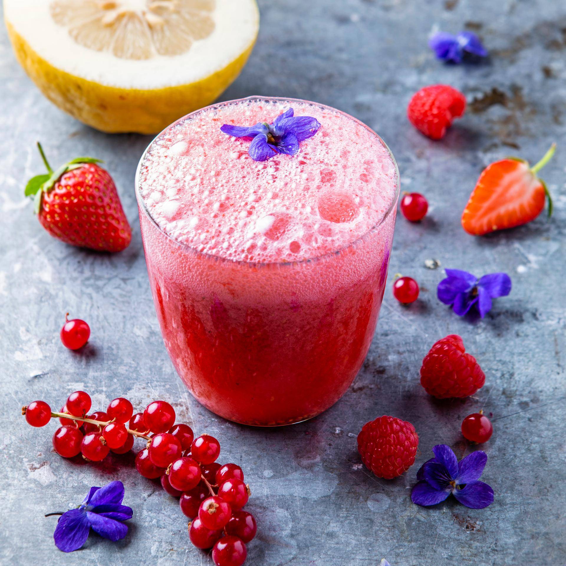 Cocktail de fruits rouges, limonade et fleurs de violette - Recepten Perfectmix + | Moulinex