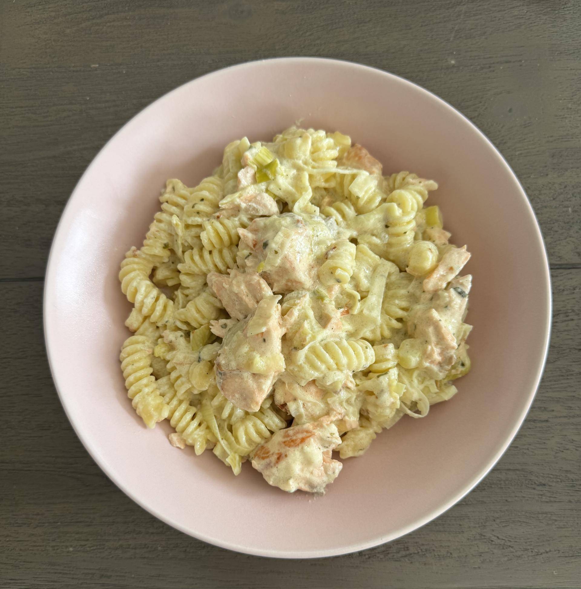 Pâtes au saumon et poireaux ail et fines herbes - Recette Cookeo V3 | Moulinex