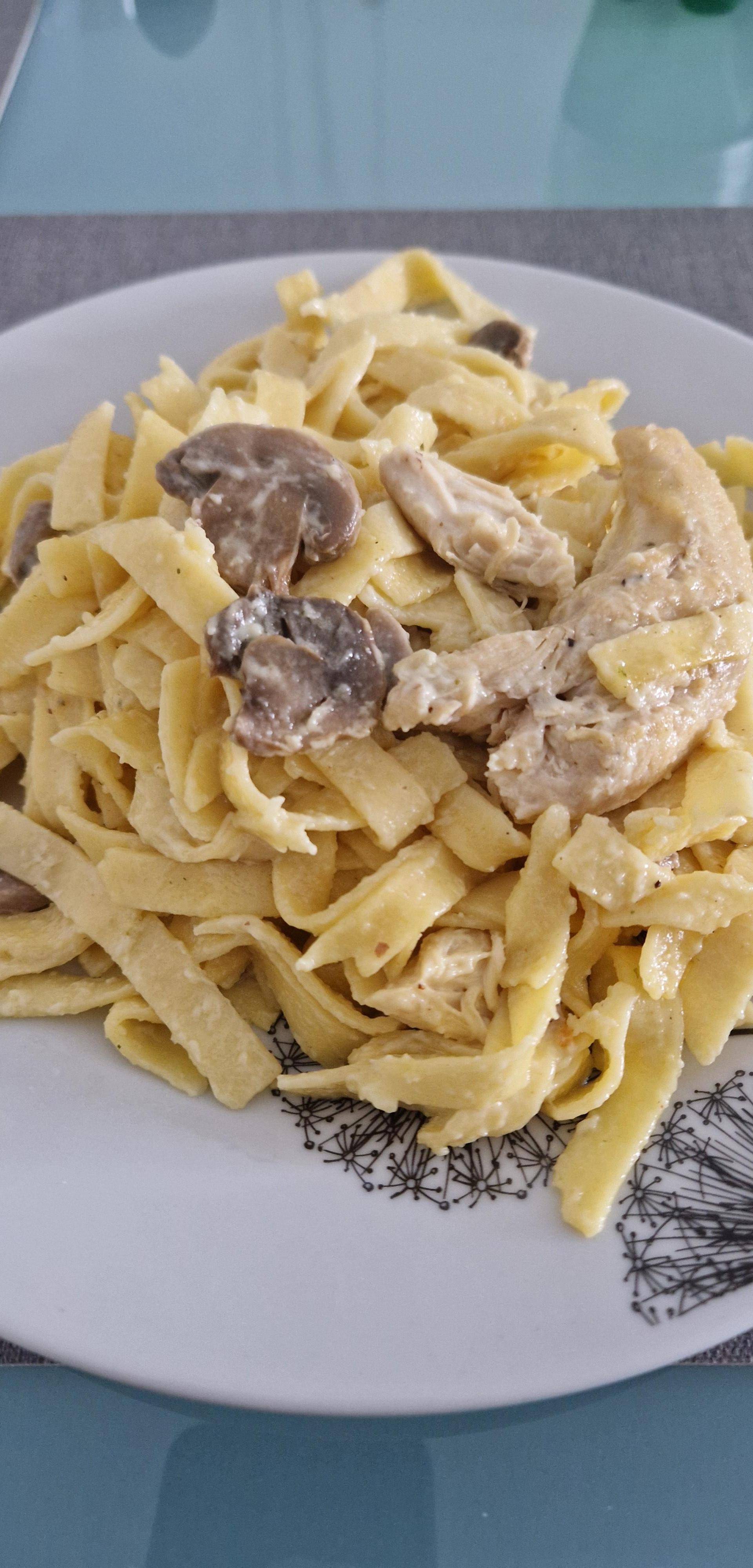 Tagliatelles au suprême de poulet champignons - Recette Cookeo | Moulinex