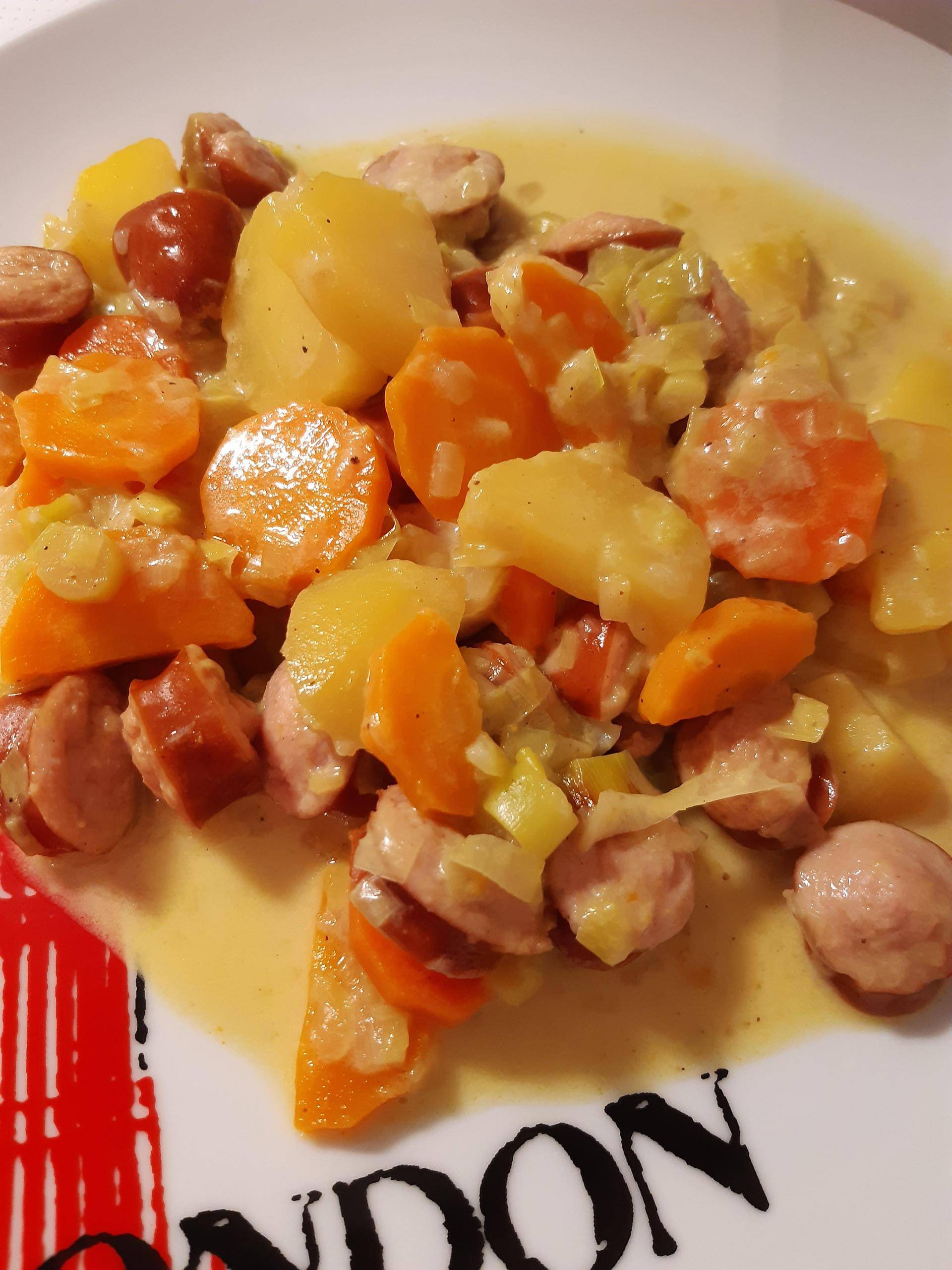 Pommes de terre, poireaux, carottes et saucisses de Francfort - Recepten Cookeo | Moulinex
