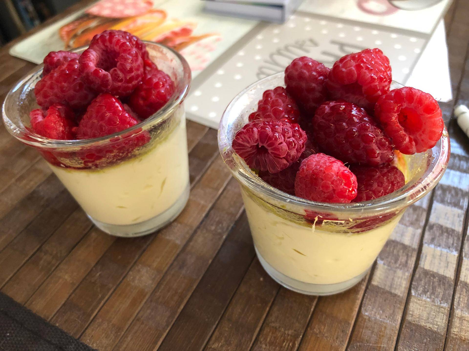 Verrines crème pistache (ou vanille) framboises - Recepten Cookeo | Moulinex