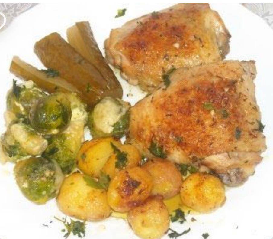 Cuisses de poulet pommes de terres choux de Bruxelles - Recette Cookeo | Moulinex