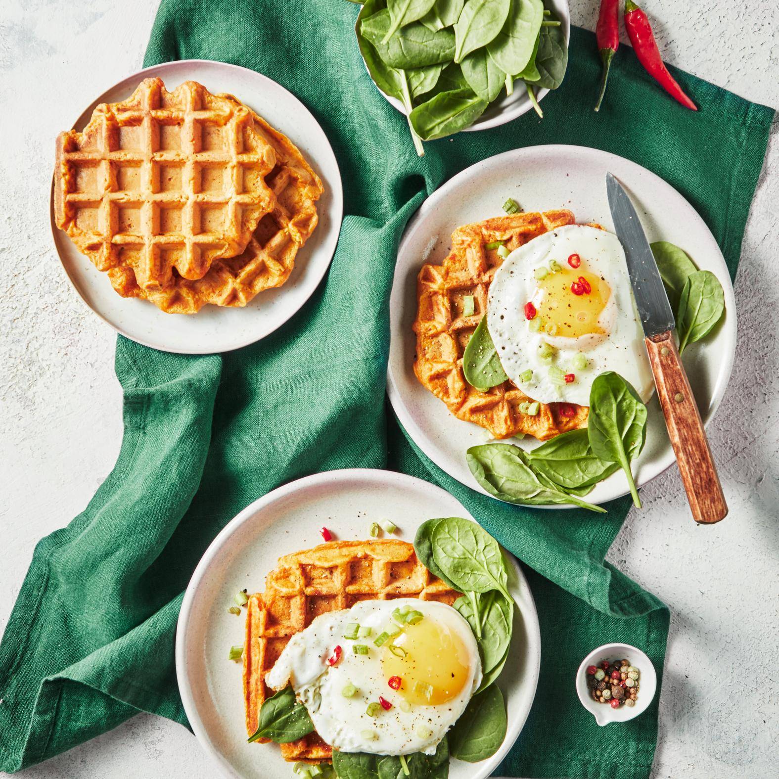 Gaufres à la patate douce guacamole et œuf au plat - Recette undefined | Moulinex