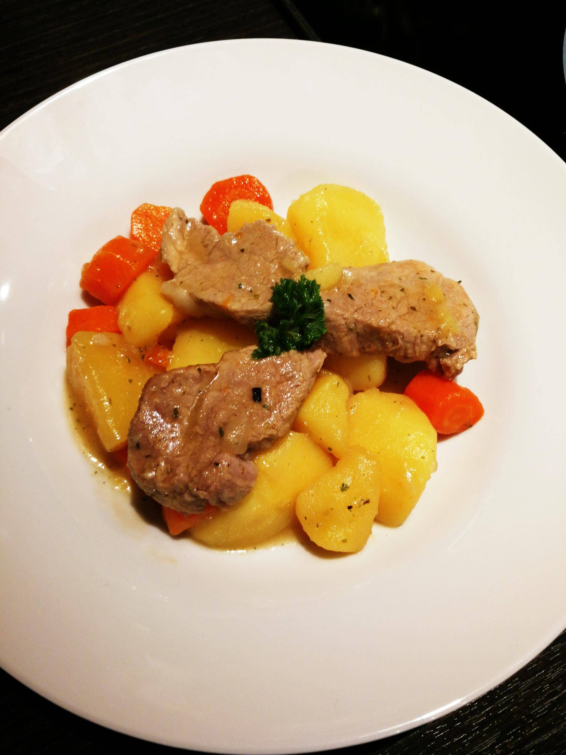 Filet mignon de porc sur son lit de pommes de terre et carottes - Recepten Cookeo | Moulinex