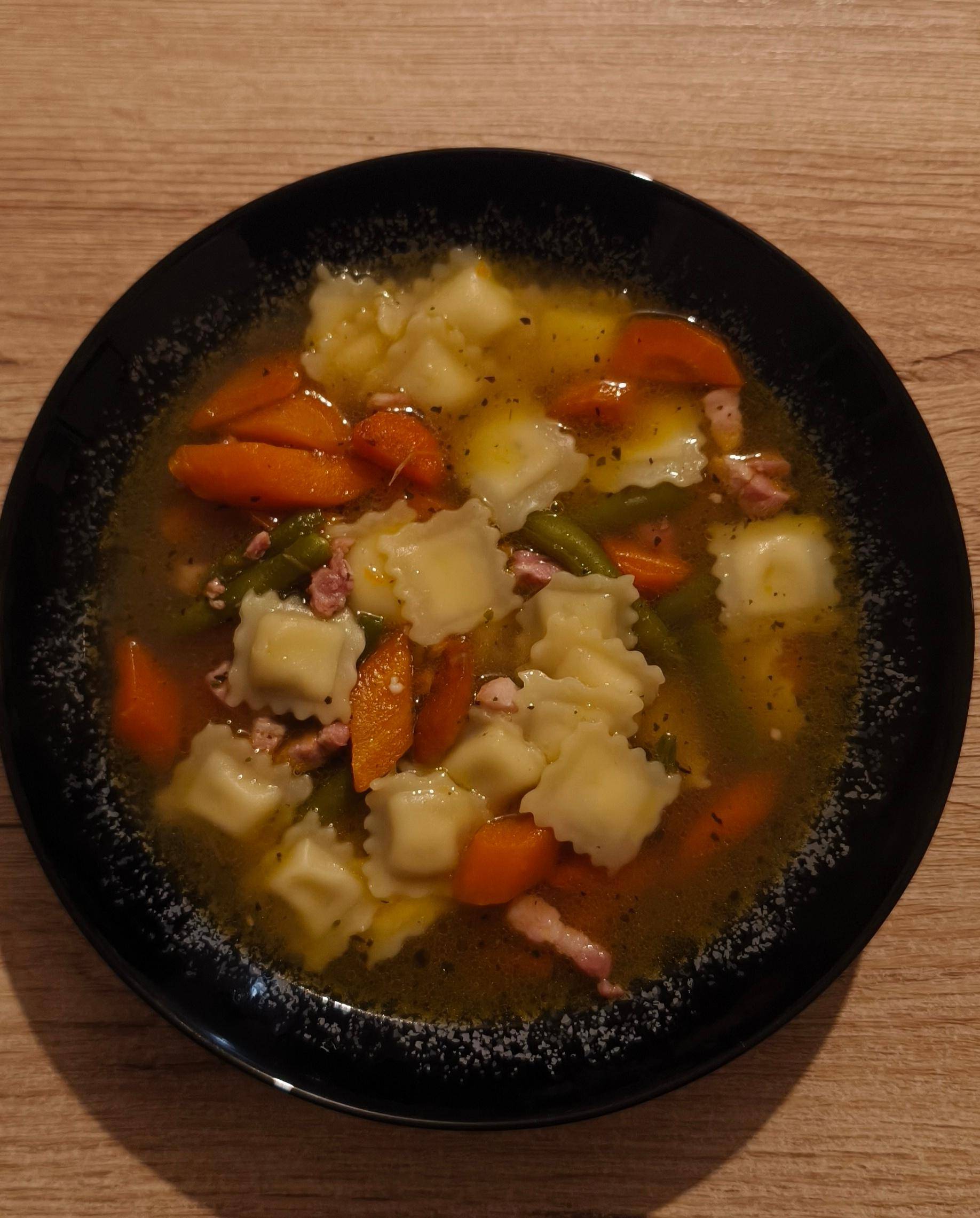 Bouillon de ravioles aux légumes et aux lardons - Recepten Cookeo V3 | Moulinex