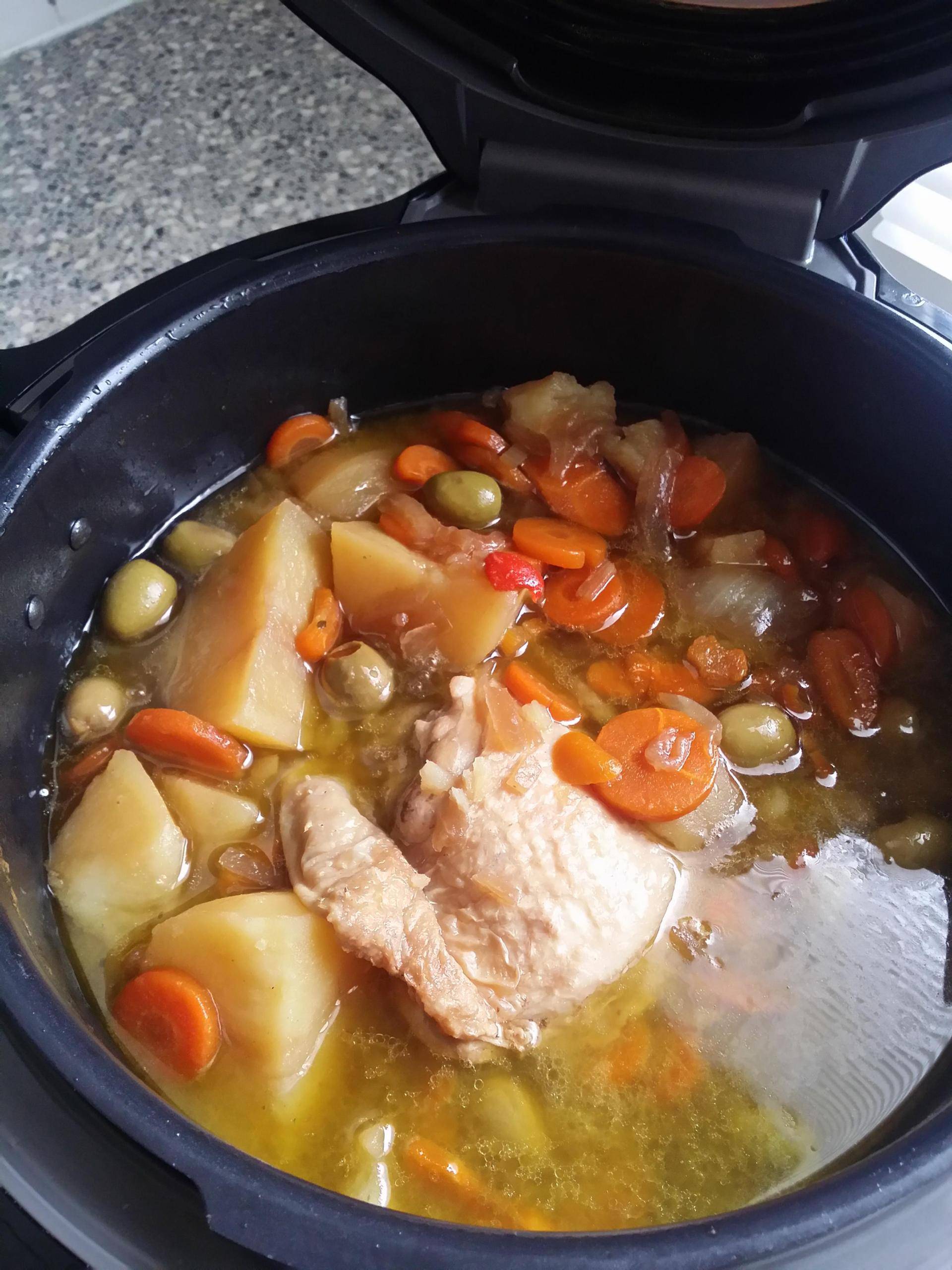 Hauts de cuisses de poulet avec ses légumes à la nage - Recepten Cookeo | Moulinex