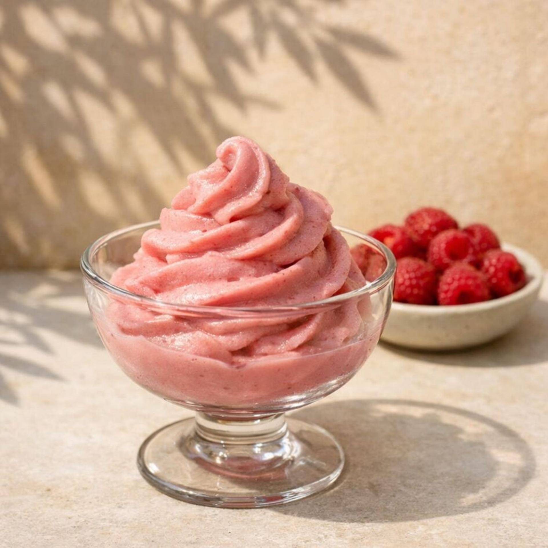 Yaourt glacé framboise rose - Recette Freezi | Moulinex