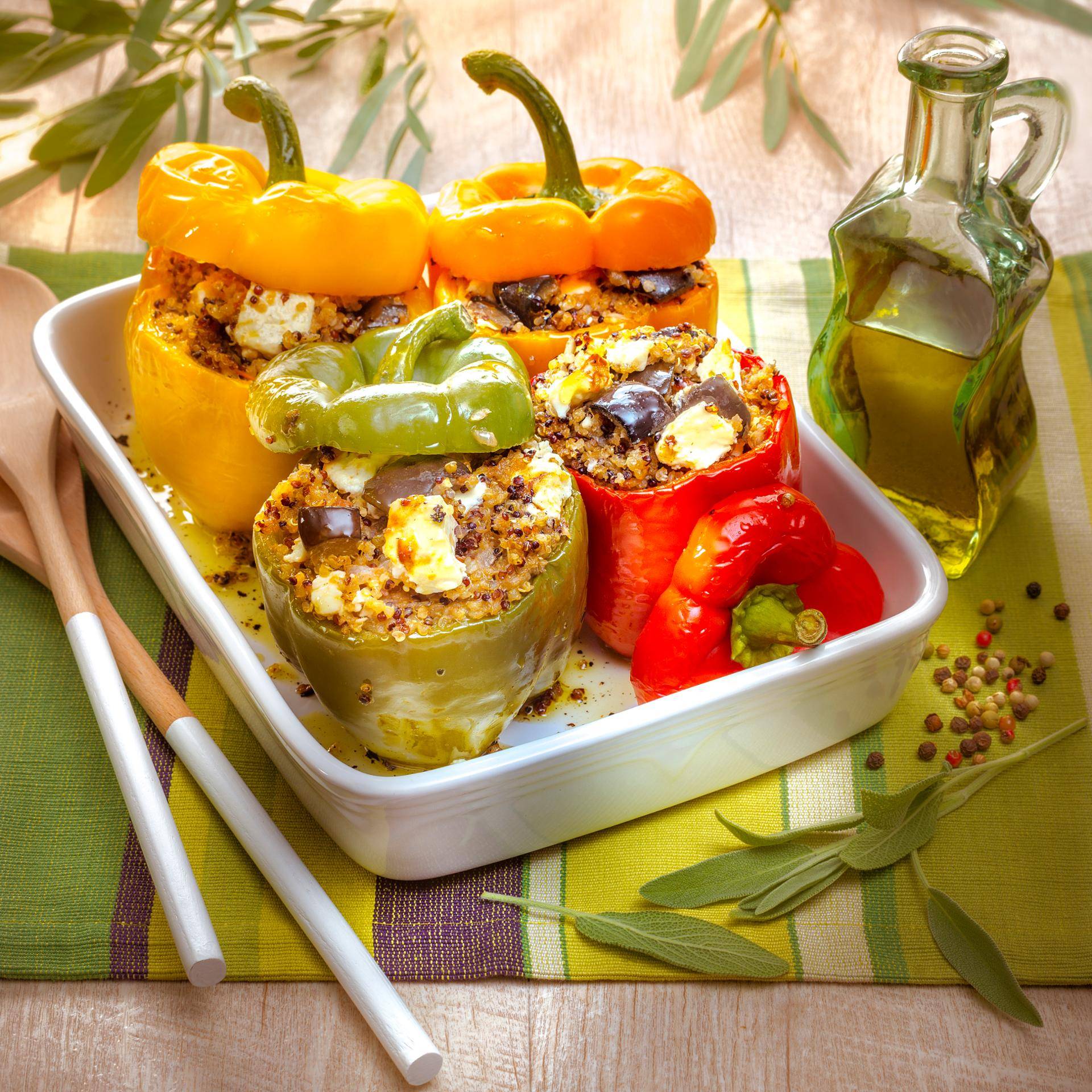 Poivrons farcis au quinoa, aubergine et feta - Recette Companion Connect | Moulinex