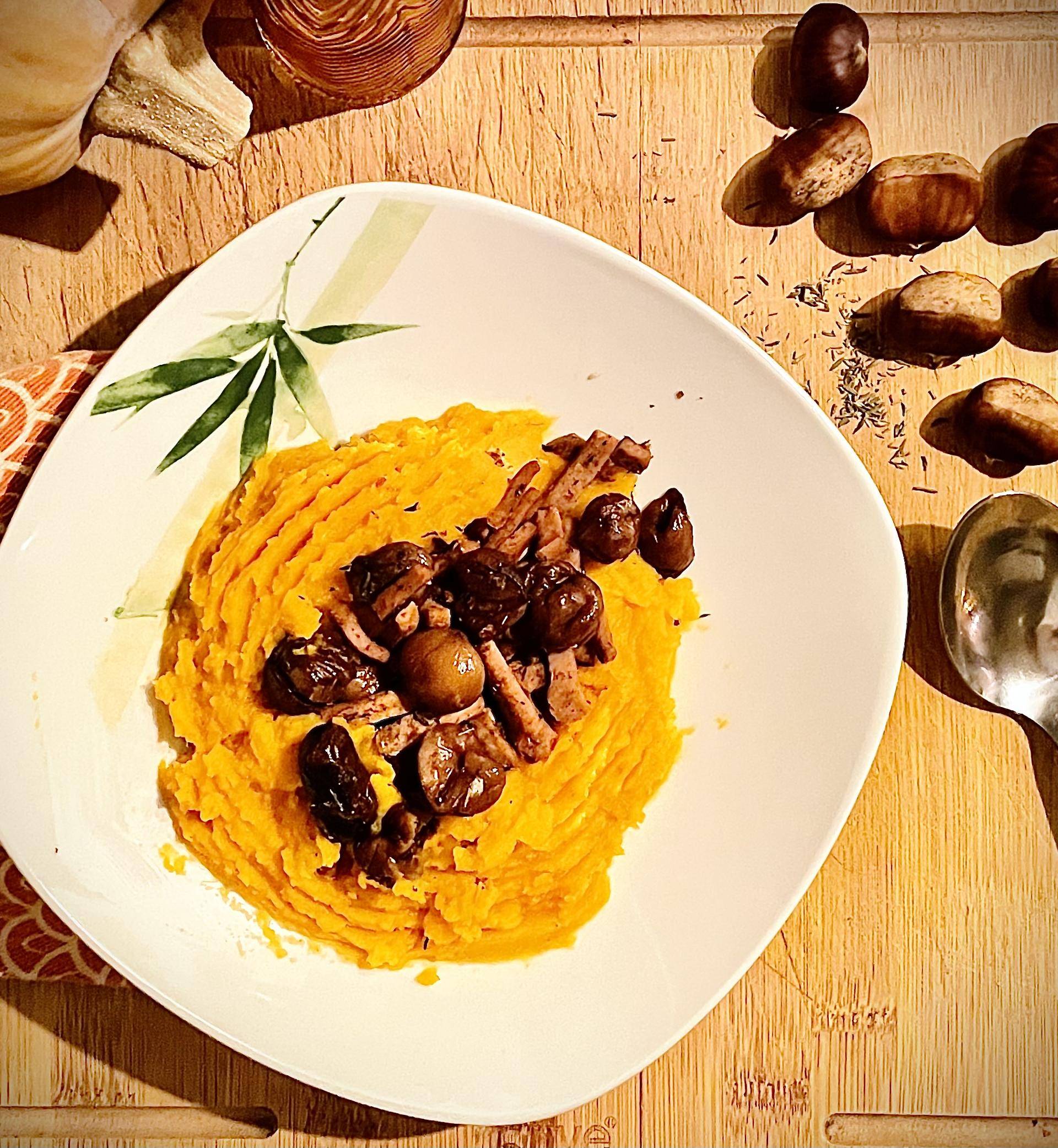 Fricassée de châtaignes et champignons sur lit de purée butternut - Recette Cookeo 9in1 | Moulinex