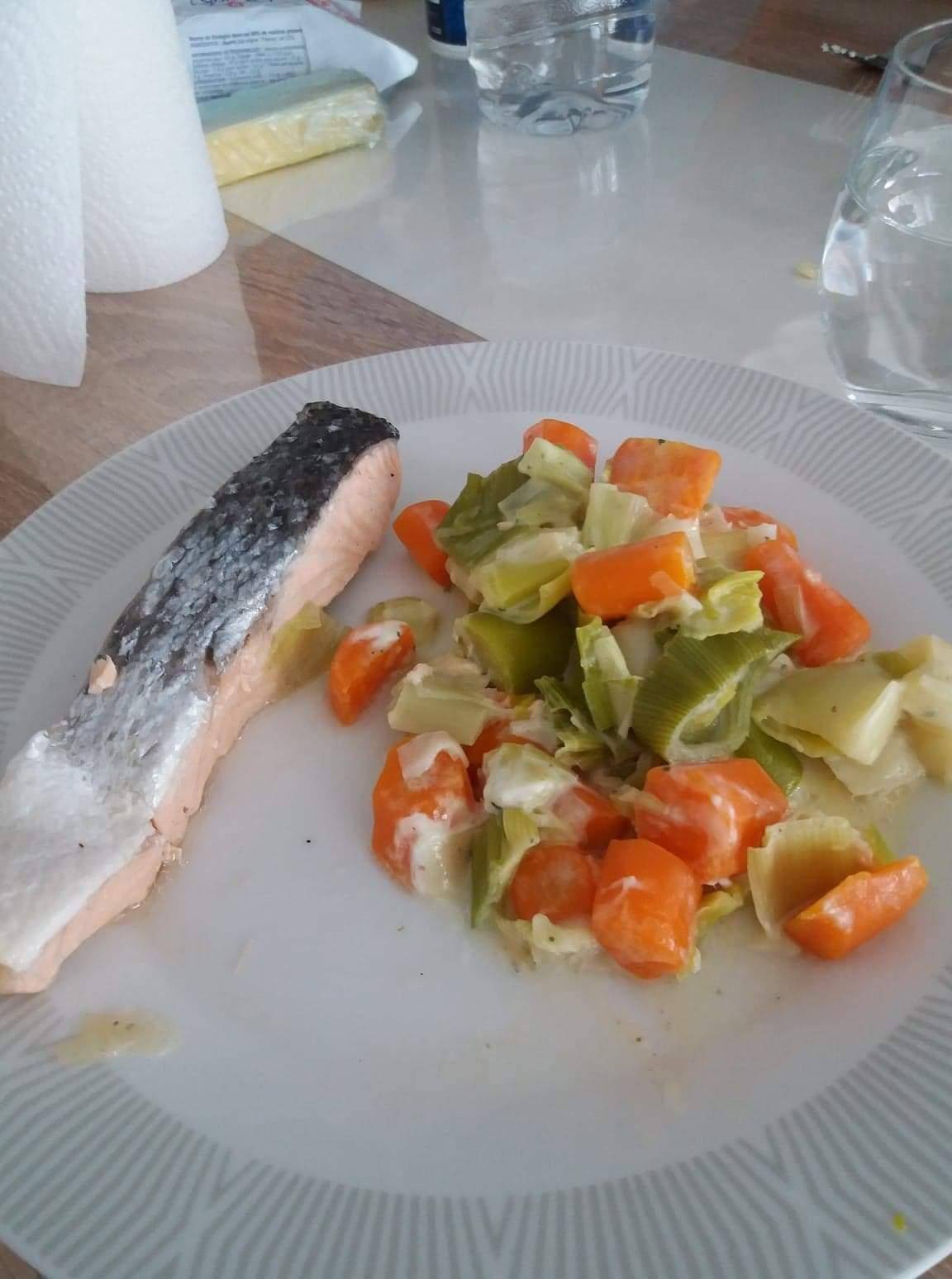 Saumon accompagné de poireaux carottes au boursin - Recepten Cookeo | Moulinex
