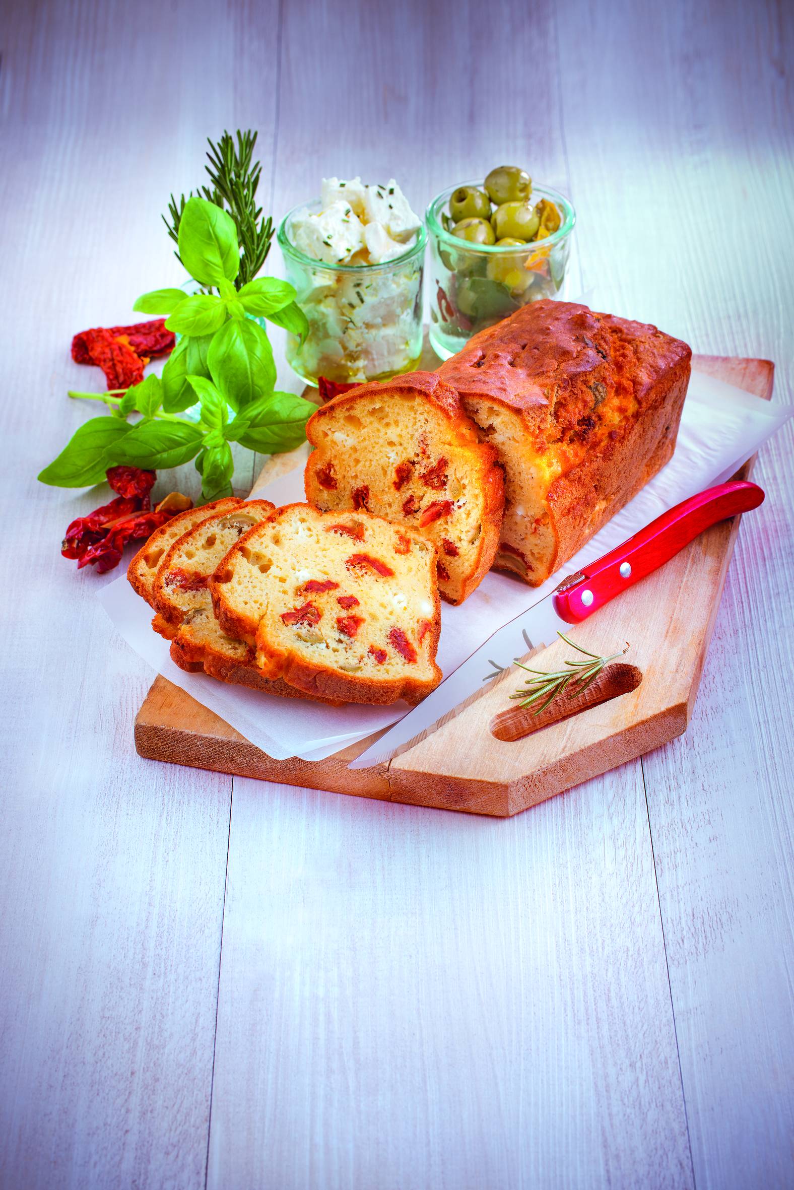 Cake tomates séchées, olives et feta - Recette Kitchen Machines Touch/Touch + | Moulinex