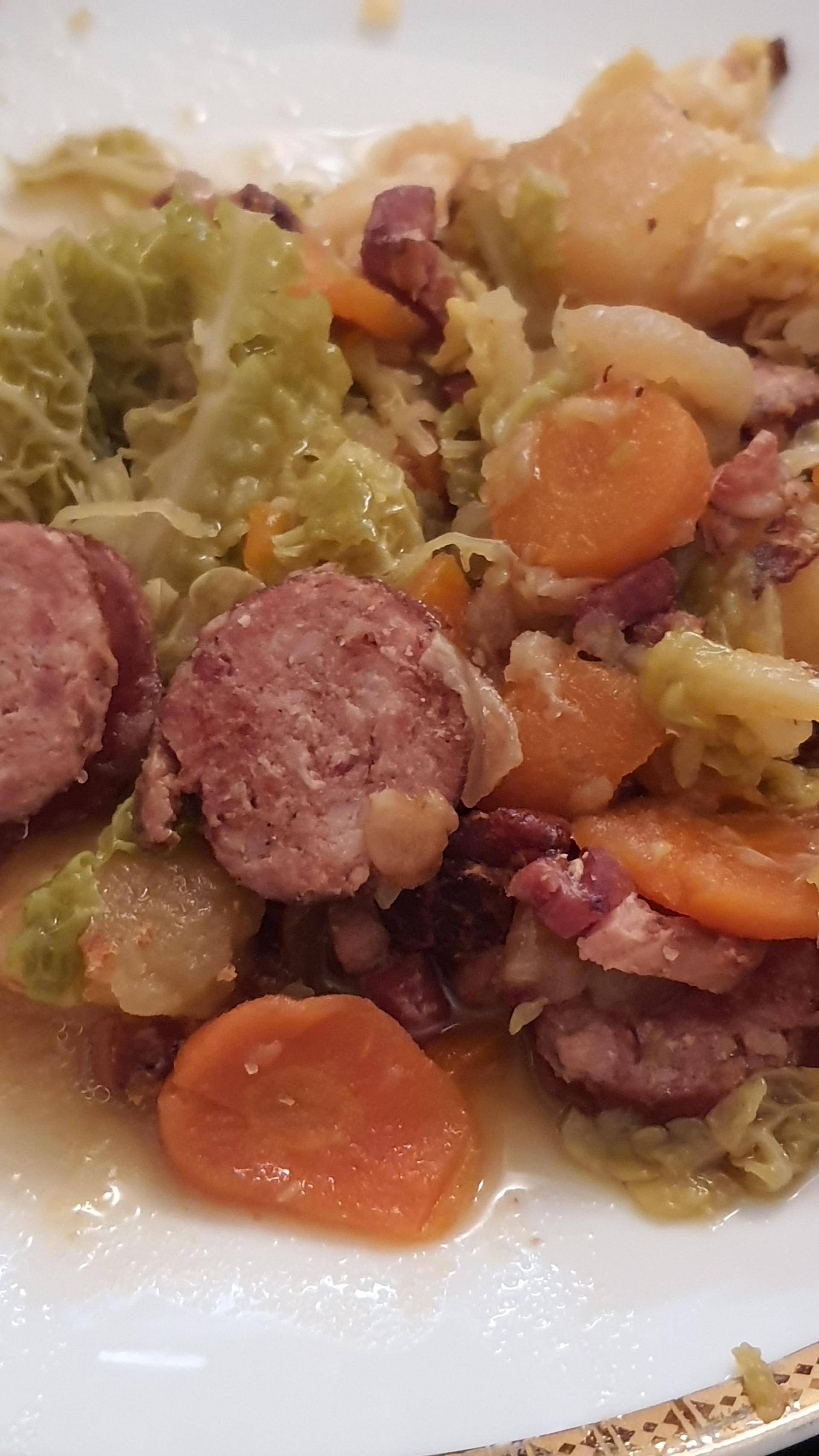 Potée de chou à la saucisse fumé et lard fumé - Recepten Cookeo | Moulinex