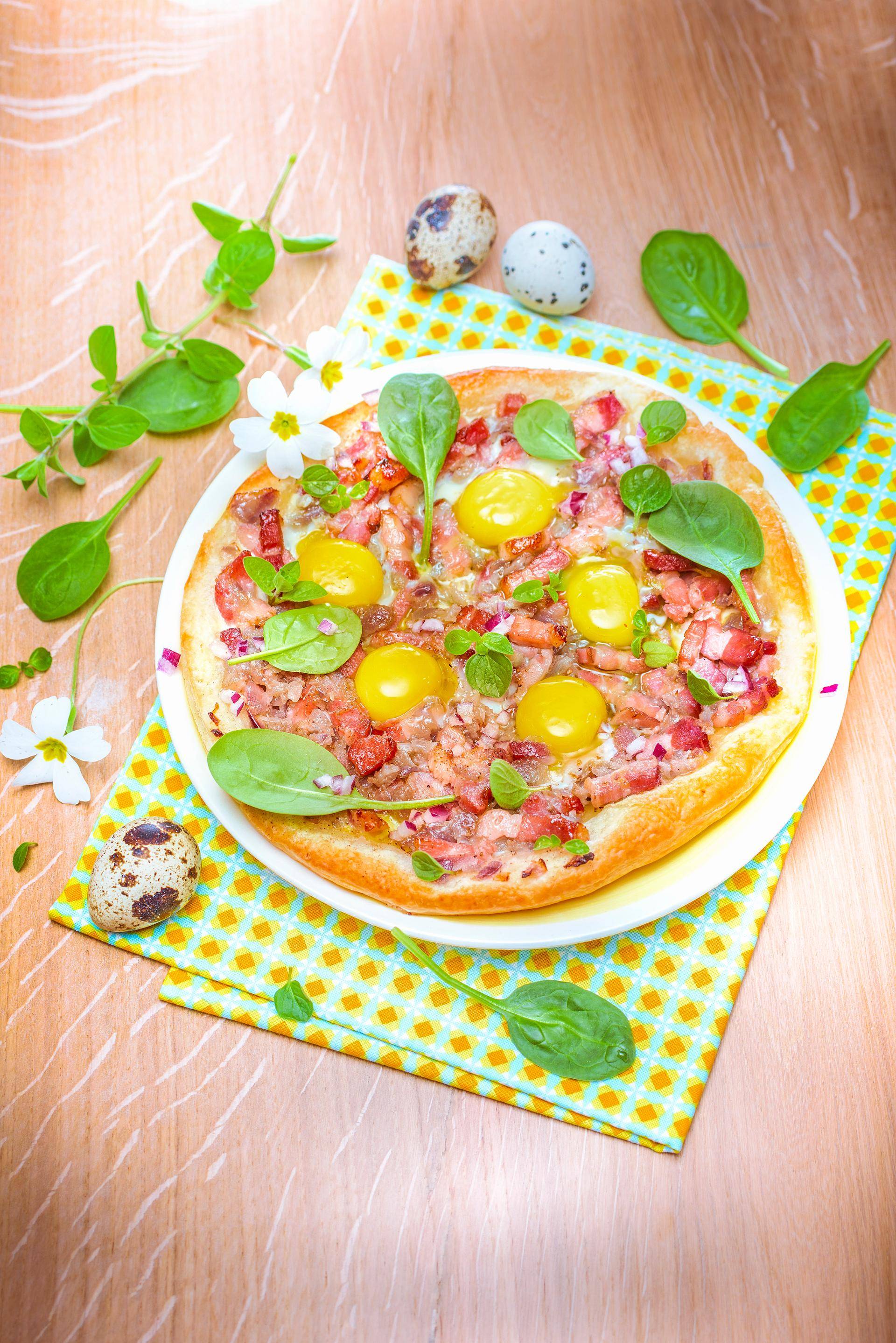 Tarte aux œufs de caille et aux lardons - Recette Companion | Moulinex