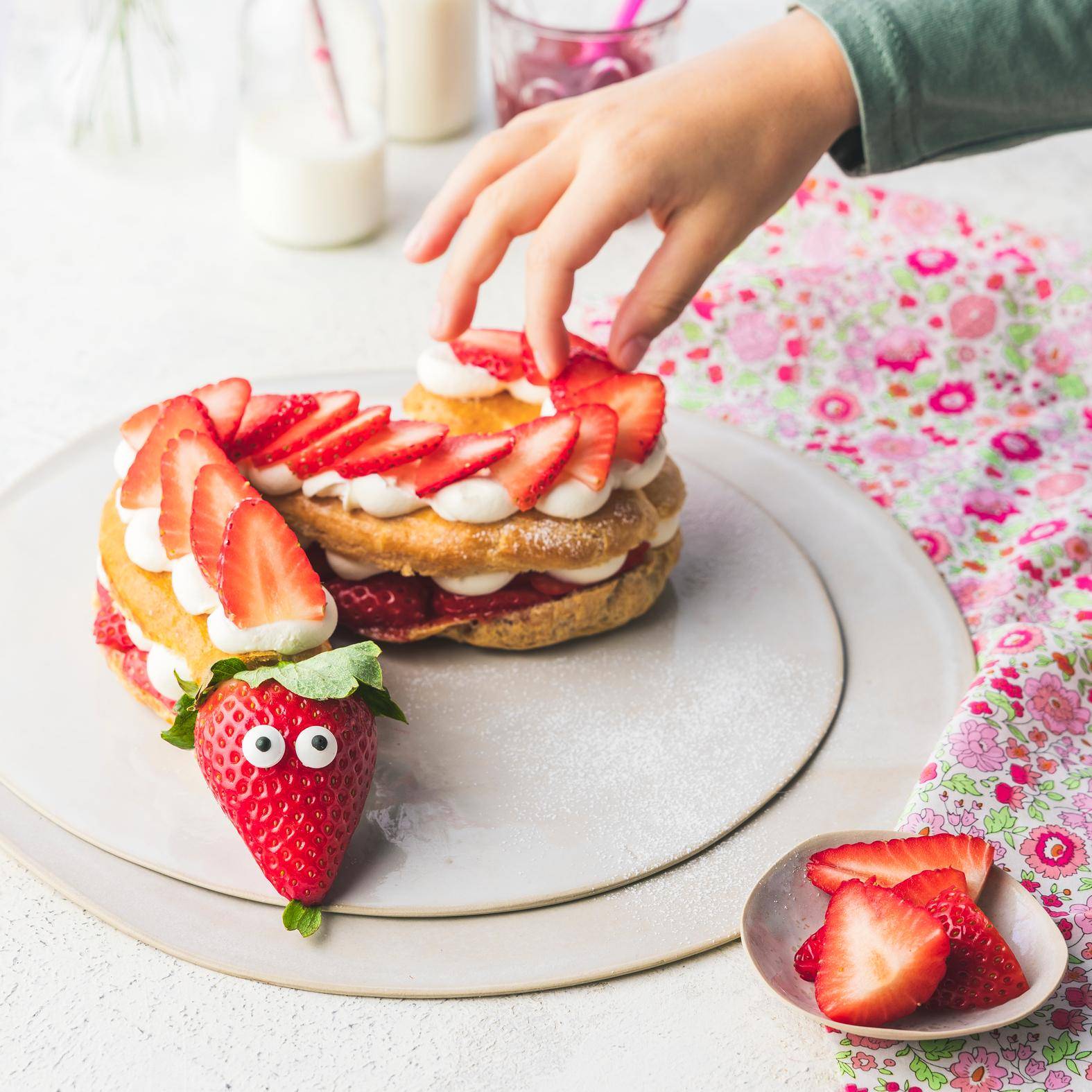 Éclair aux fraises en forme de serpent - Recepten Kitchen Machines Touch/Touch + | Moulinex