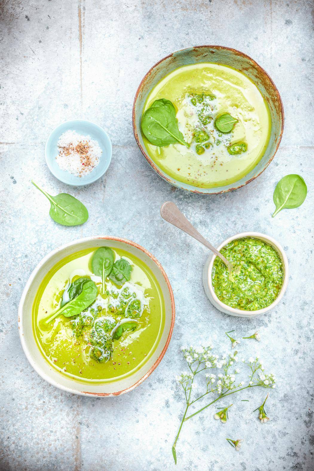 Velouté de petits pois pesto de pousses d'épinards aux pistaches - Recette Companion | Moulinex