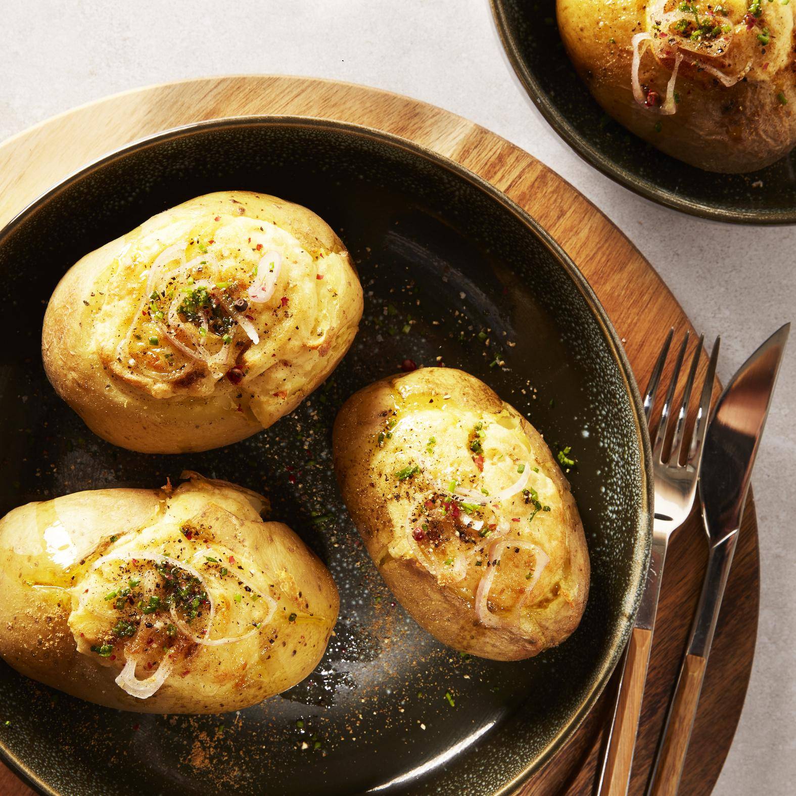 Jacket potatoes soufflées aux échalotes confites et cumin - Recepten EASY FRY GRILL & STEAM 3 in 1 | Moulinex