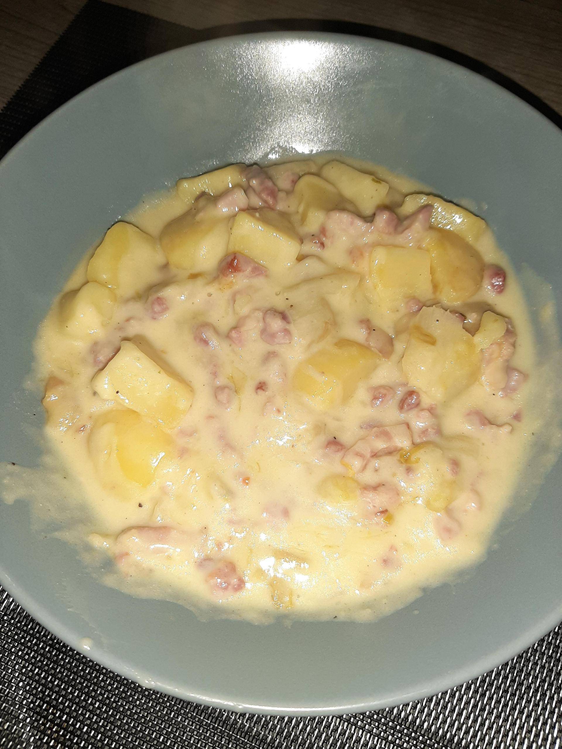 Pomme de terre au chicon, lardon, fromage à raclette et crème - Recette Cookeo | Moulinex