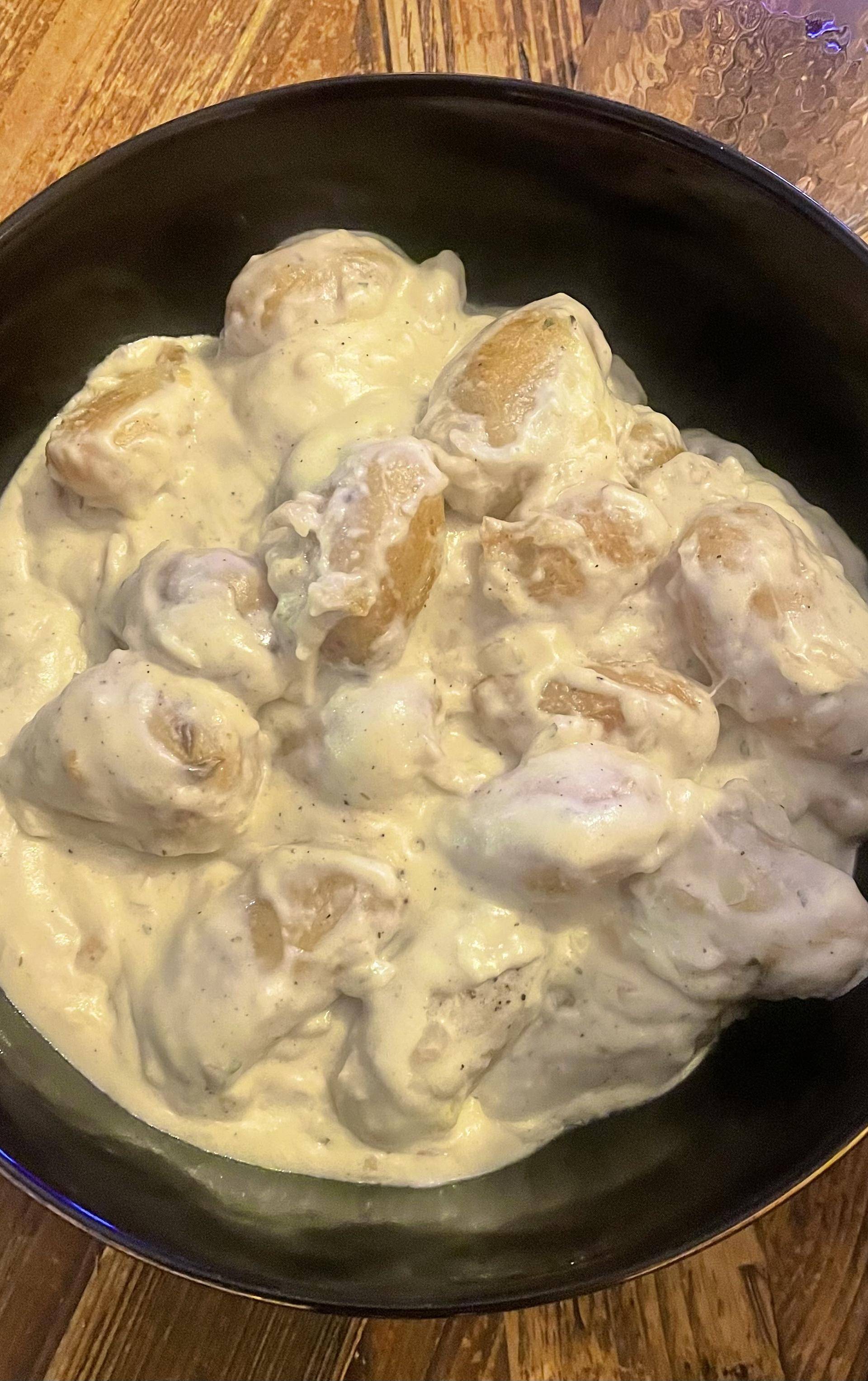 Poulet aux grenailles, sauce crémeuse à l’ail et aux fines herbes - Recette Cookeo V3 | Moulinex