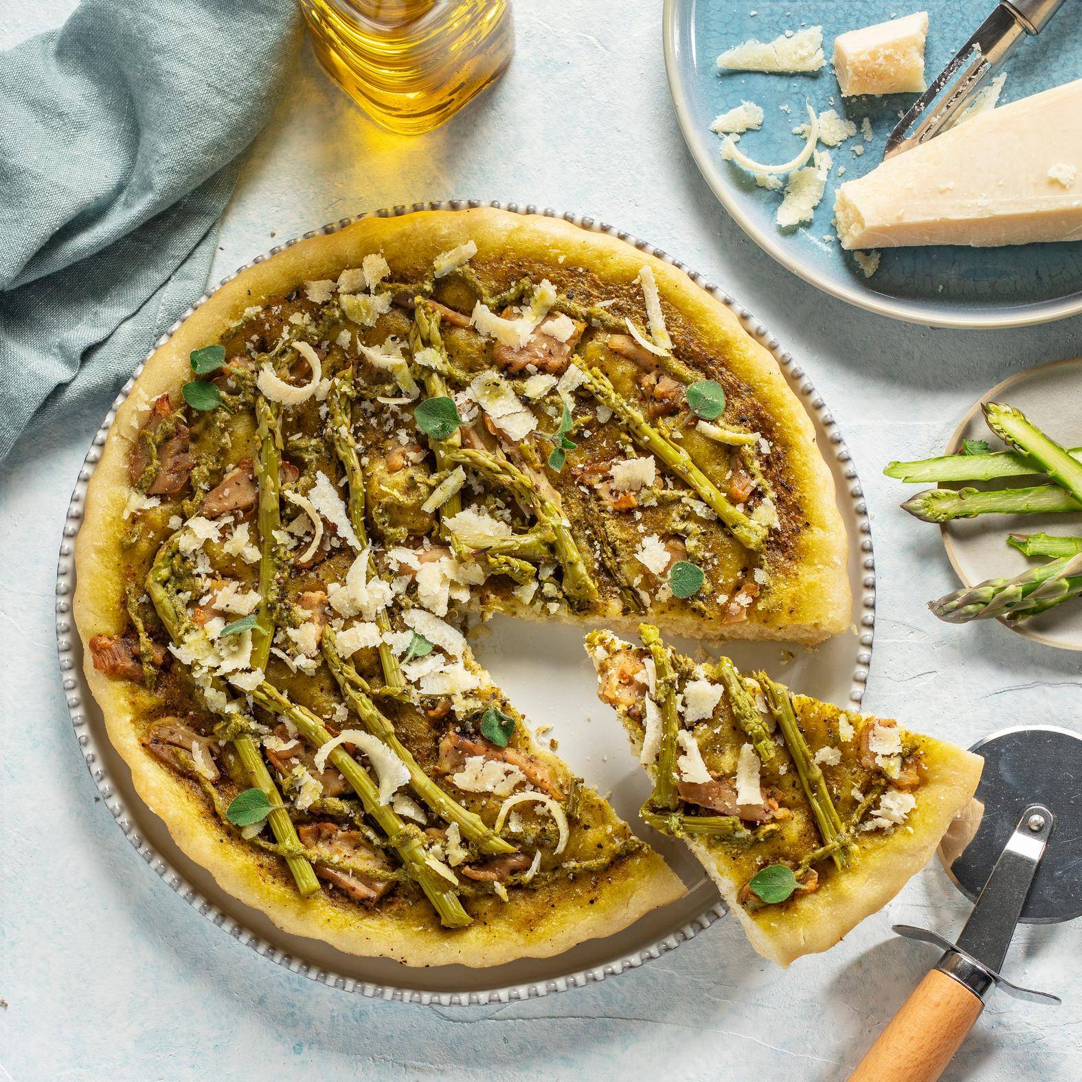Pizza primavera pesto poulet et asperges vertes - Recette Easy Fry XL Surface | Moulinex