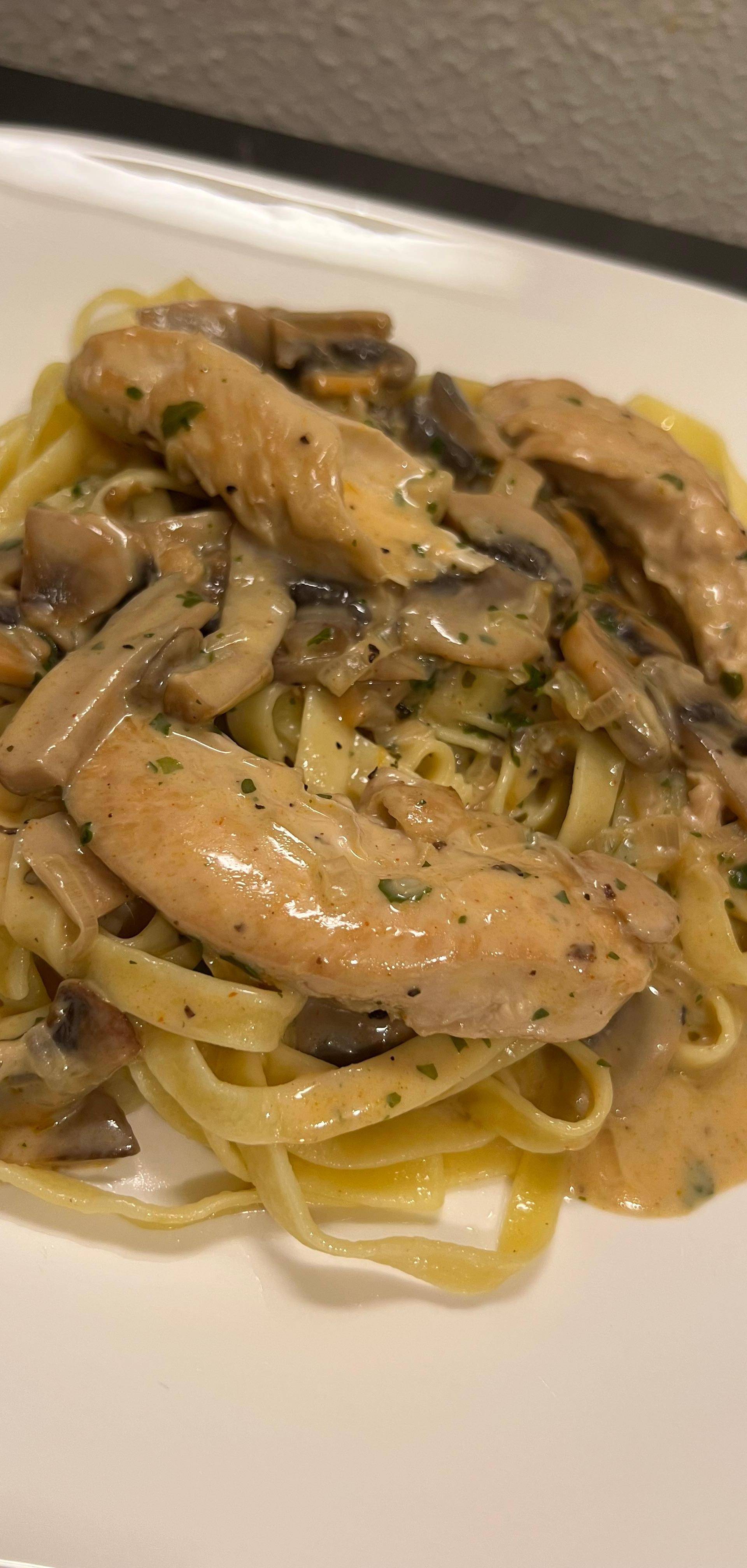 Tagliatelles crémeuses au poulet et champignons - Recette Cookeo | Moulinex