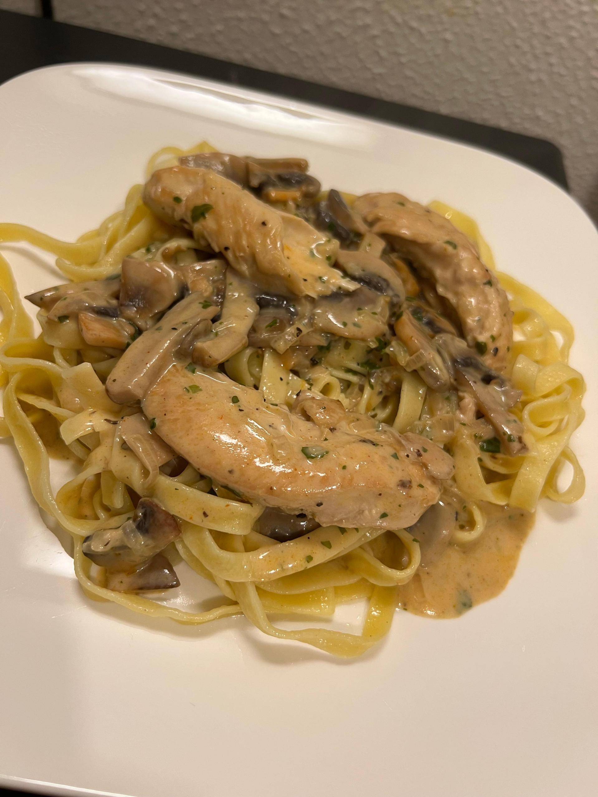 Tagliatelles crémeuses au poulet et champignons - Recepten Cookeo | Moulinex