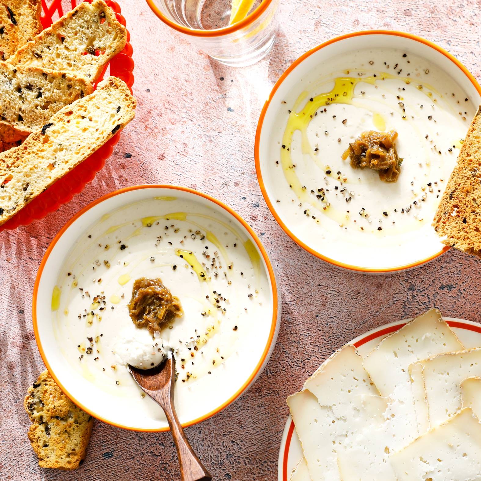 Sauce espagnole au fromage manchego et oignons caramélisés - Recepten Perfectmix Cook | Moulinex