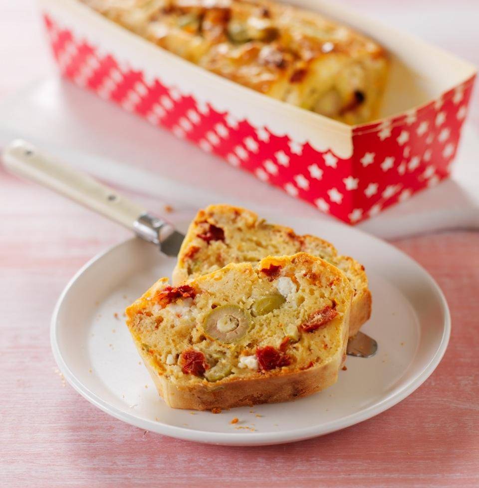 Cake tomates séchées, olives et feta - Recette Companion | Moulinex