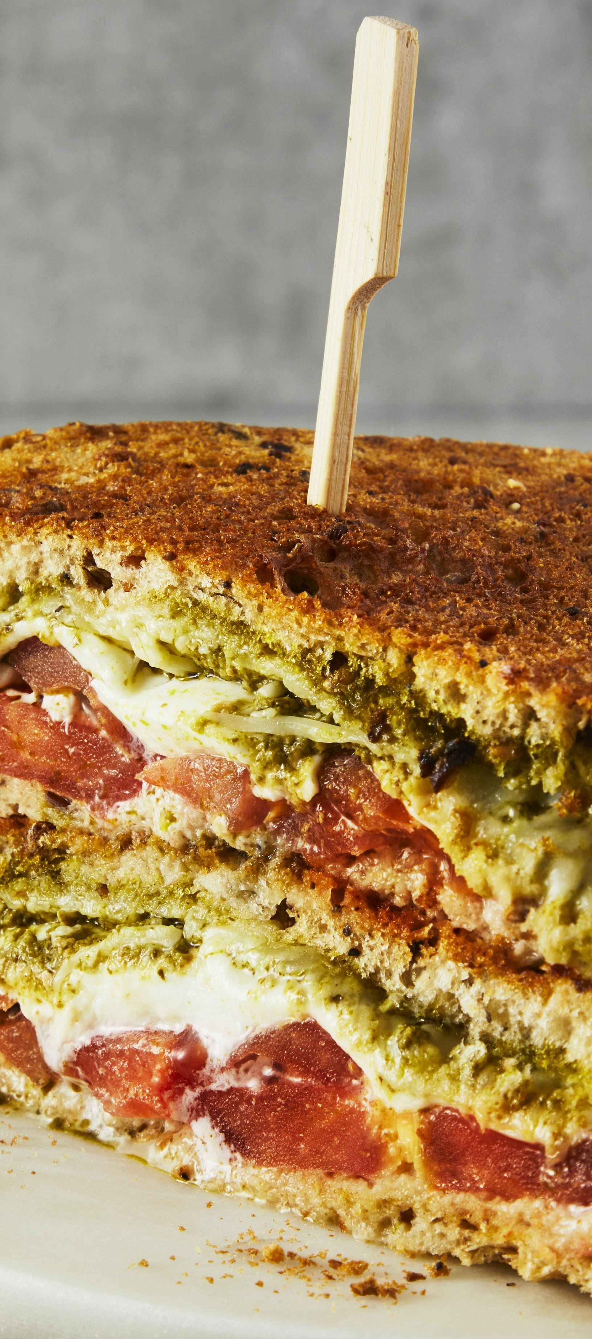 Italiaanse gegrilde sandwich met pesto, tomaat en mozzarella - Recepten Crisp&Go 3P | Moulinex