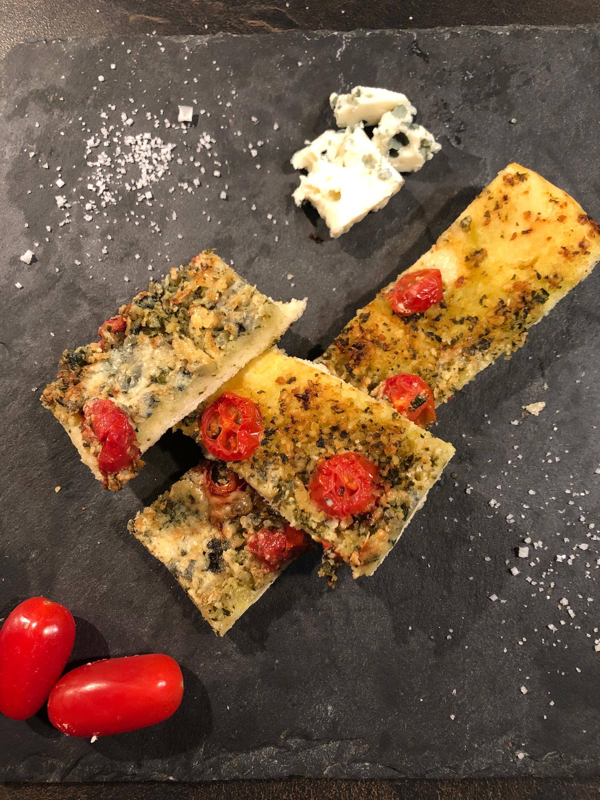 Pizza au Pesto et gorgonzola - Recepten Companion | Moulinex