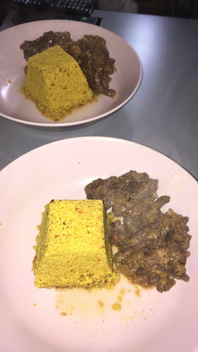 Émincé de bœuf aux oignons avec sa semoule épicée - Recette Cookeo | Moulinex