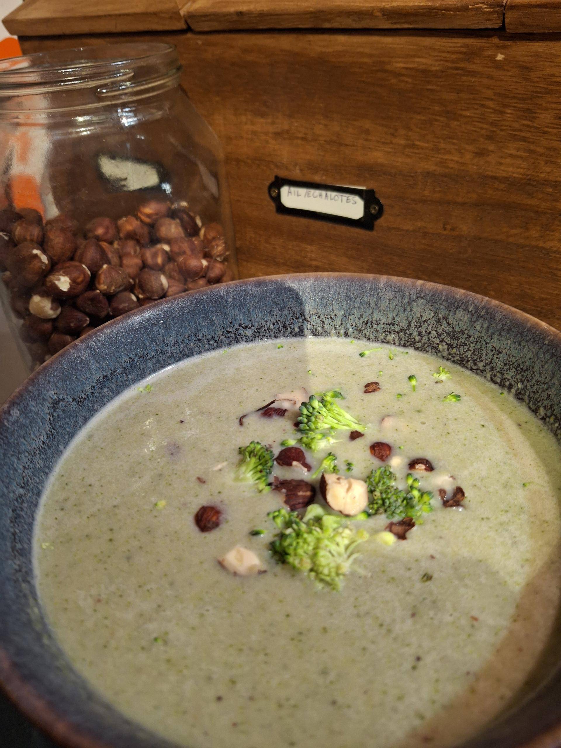 Soupe Brocolis, noisettes, lait d'avoine - Recepten Companion XL | Moulinex
