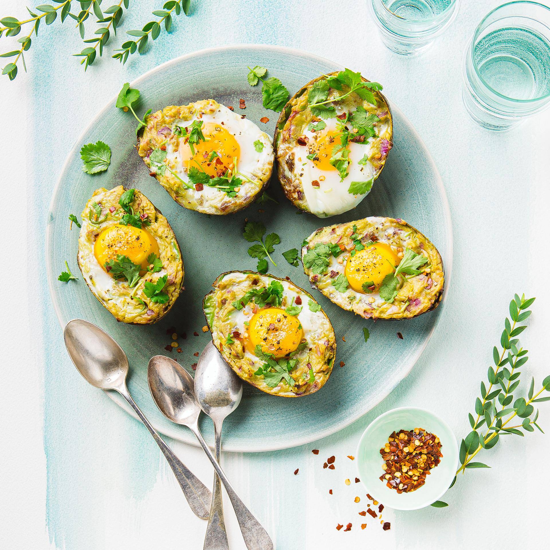 Œufs cocotte en nids d'avocats - Recette Companion | Moulinex