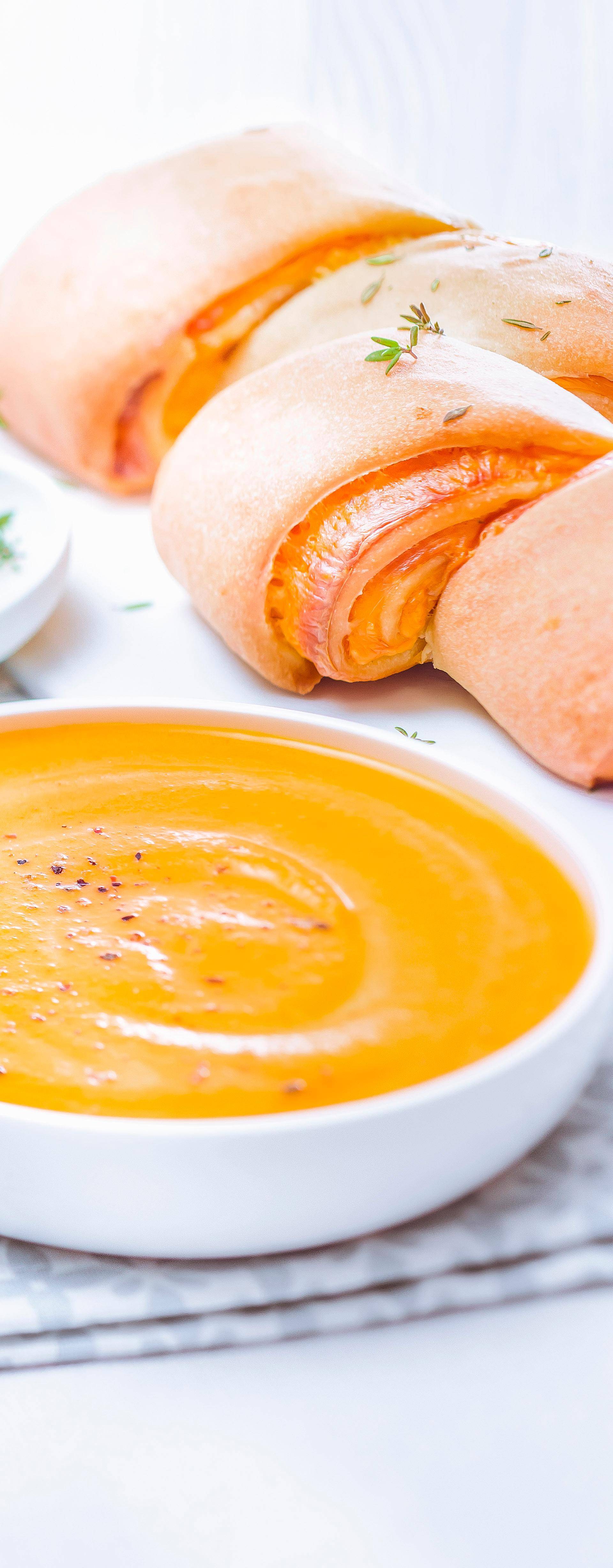 Petites soupes carottes et gingembre avec son pain au cheddar et thym - Recette Companion | Moulinex