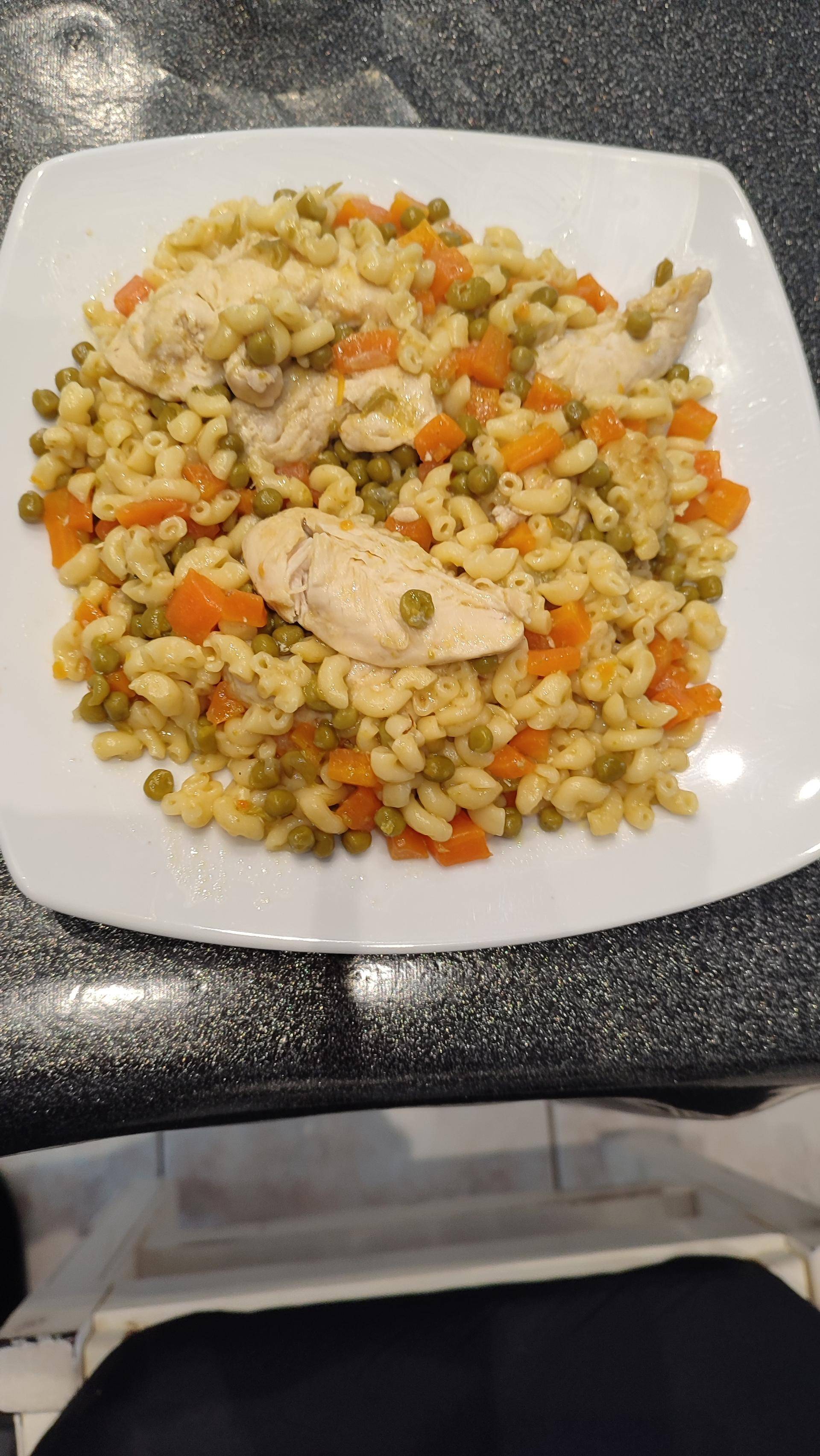 Coquillettes aux légumes et aiguillettes de poulet - Recepten Cookeo | Moulinex