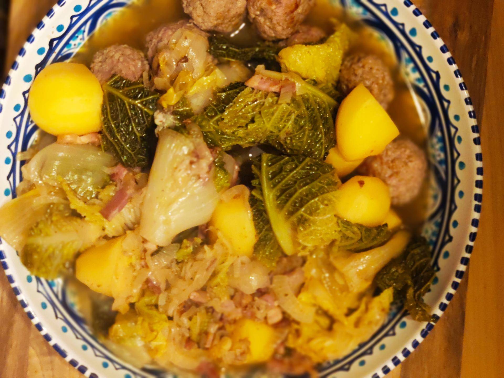 Boulettes aux chicons et chou vert, pommes de terre aux lardons - Recepten Cookeo | Moulinex