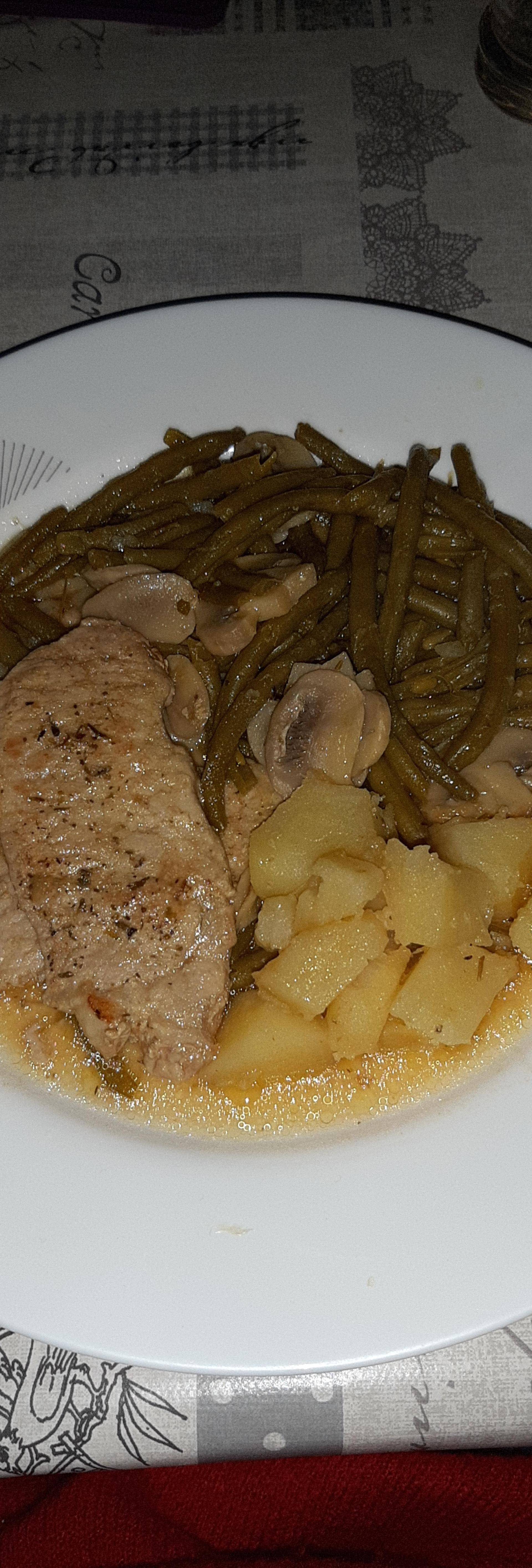 CÔTES DE PORC, POMMES DE TERRES, HARICOTS VERTS ET CHAMPIGNONS - Recette Cookeo | Moulinex