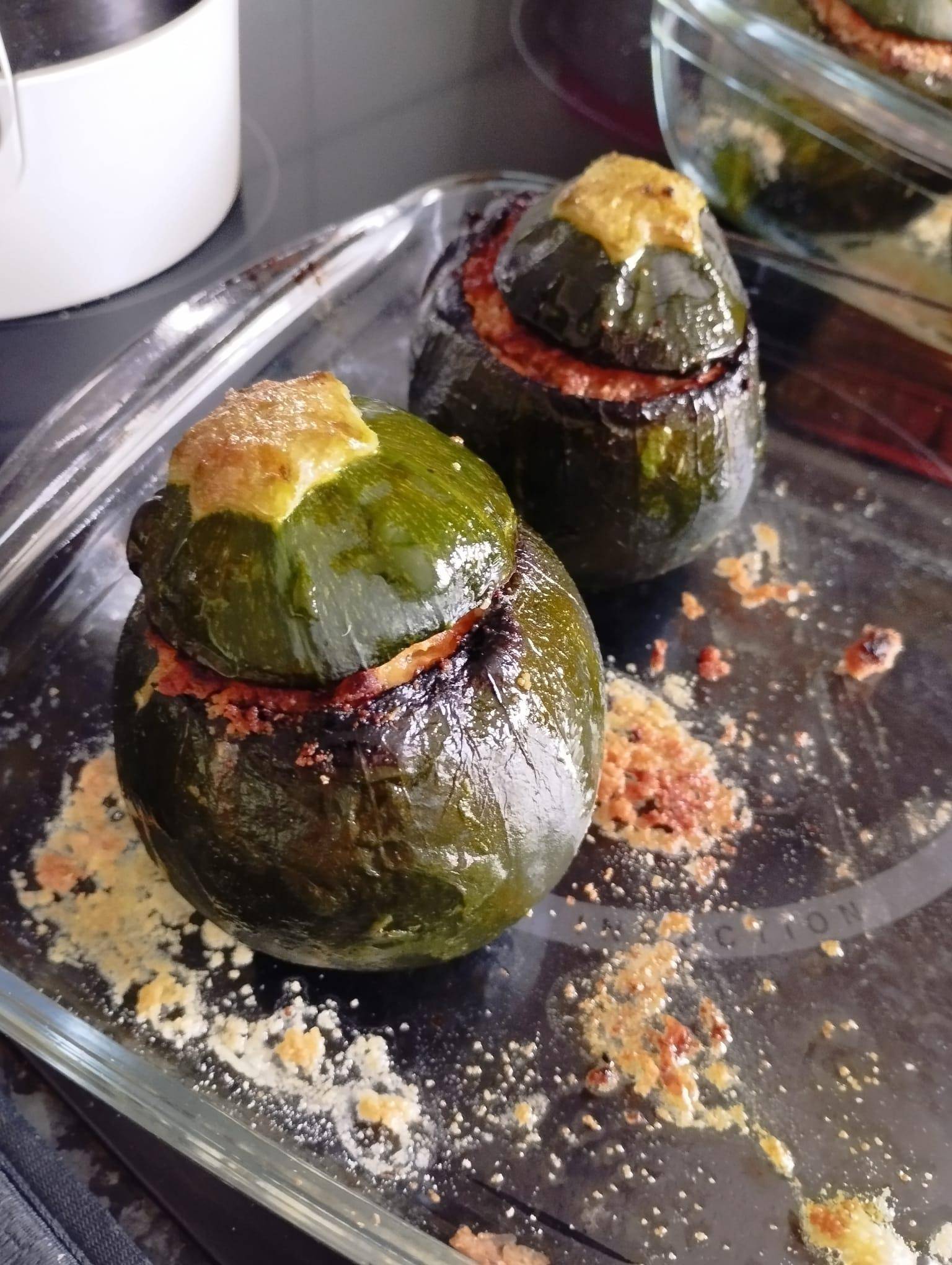 Courgettes rondes farcies aux légumes, chèvre et chorizo avec son crumble au parmesan - Recepten Companion XL | Moulinex