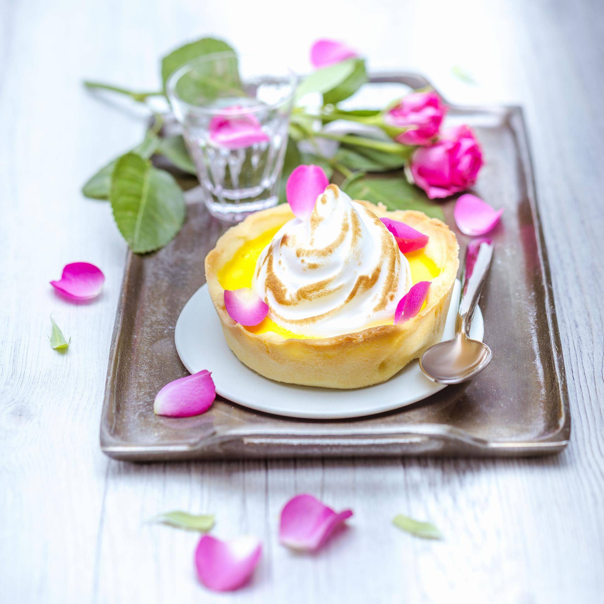 Tartelettes au citron meringuées et pétales de rose - Recette Companion Connect XL | Moulinex