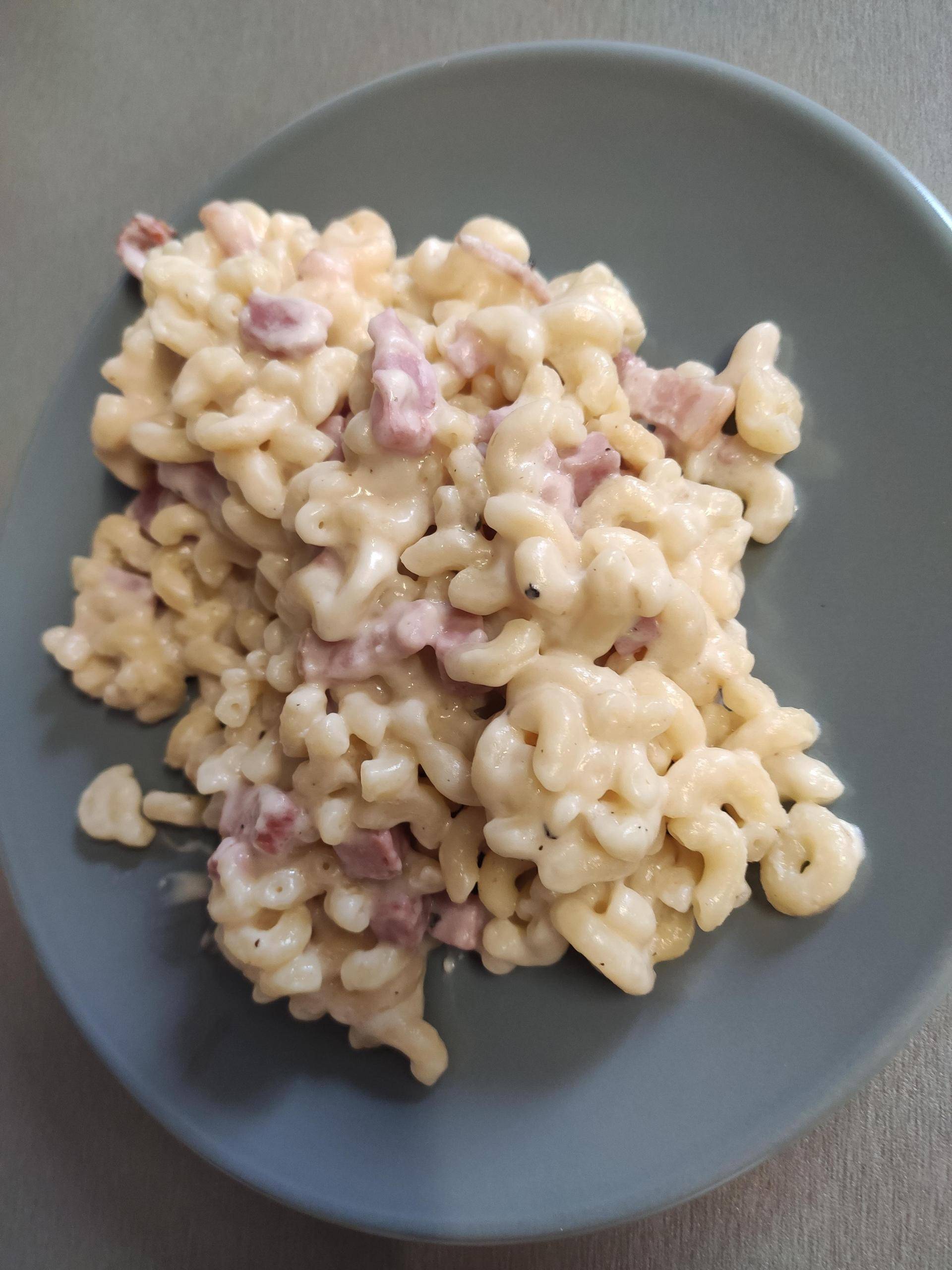Coquillettes, crème, lardons et dès de jambons - Recepten Companion Connect XL | Moulinex