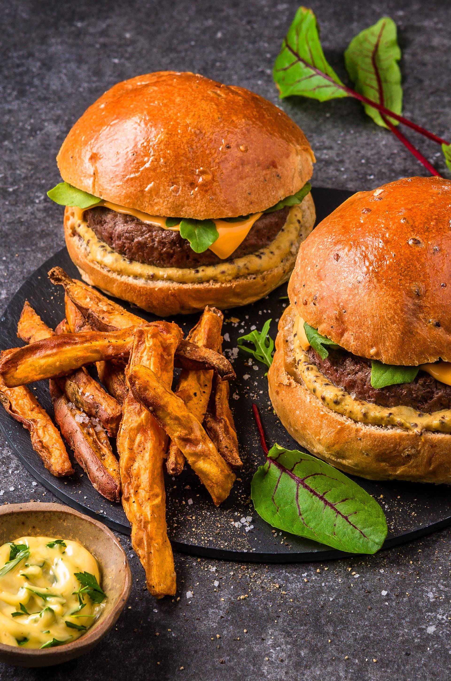 Hamburger en zoete aardappelfrietjes - Recepten EASY FRY OVEN & GRILL 9 in 1 | Moulinex