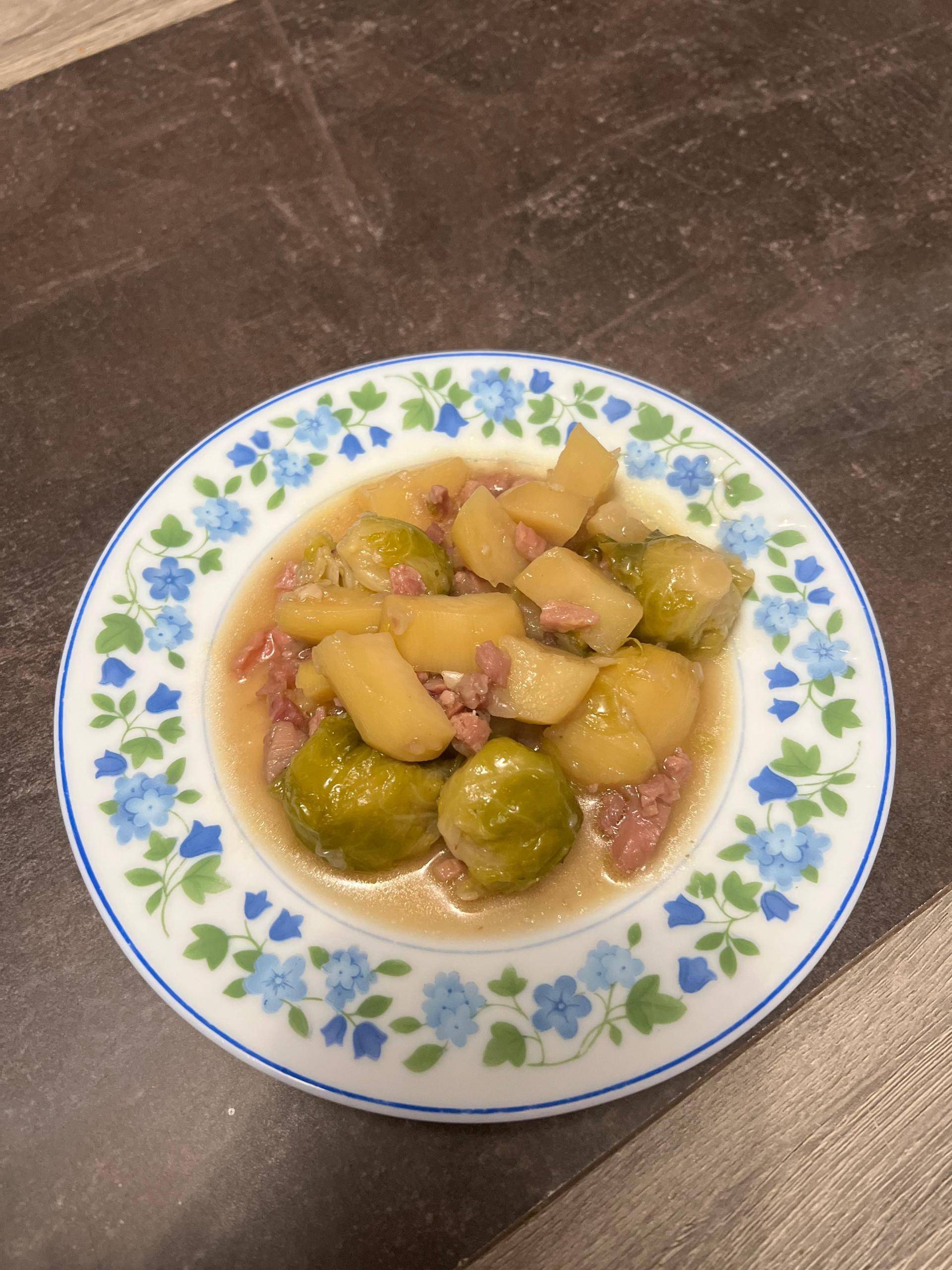 Mijoté de chou de Bruxelles, pommes de terre et lardons fumé - Recepten Cookeo | Moulinex