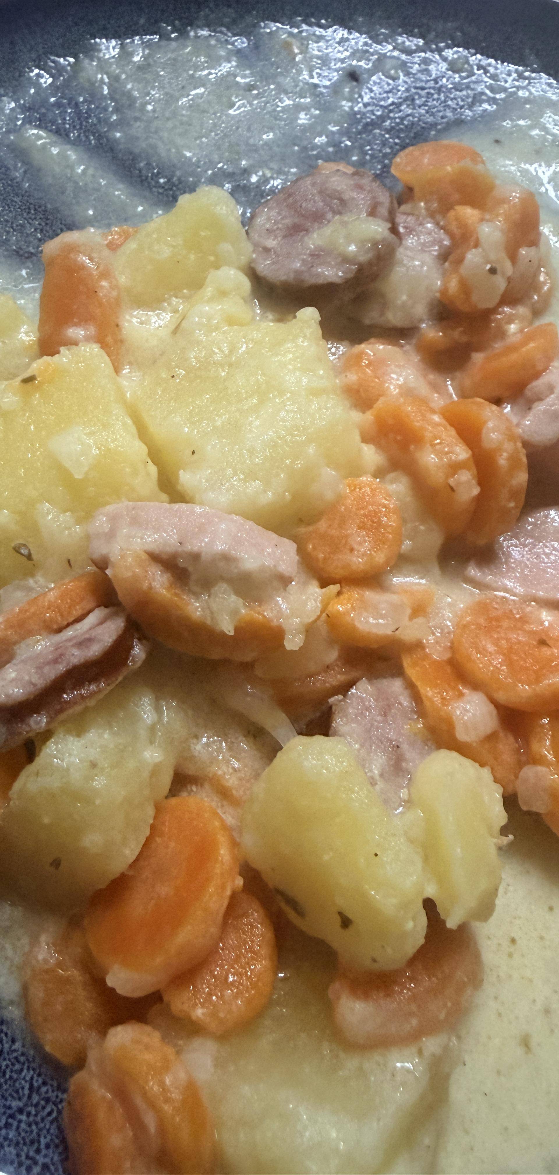 Saucisses fumées, pommes de terre et carottes crème -moutarde - Recette Cookeo V3 | Moulinex