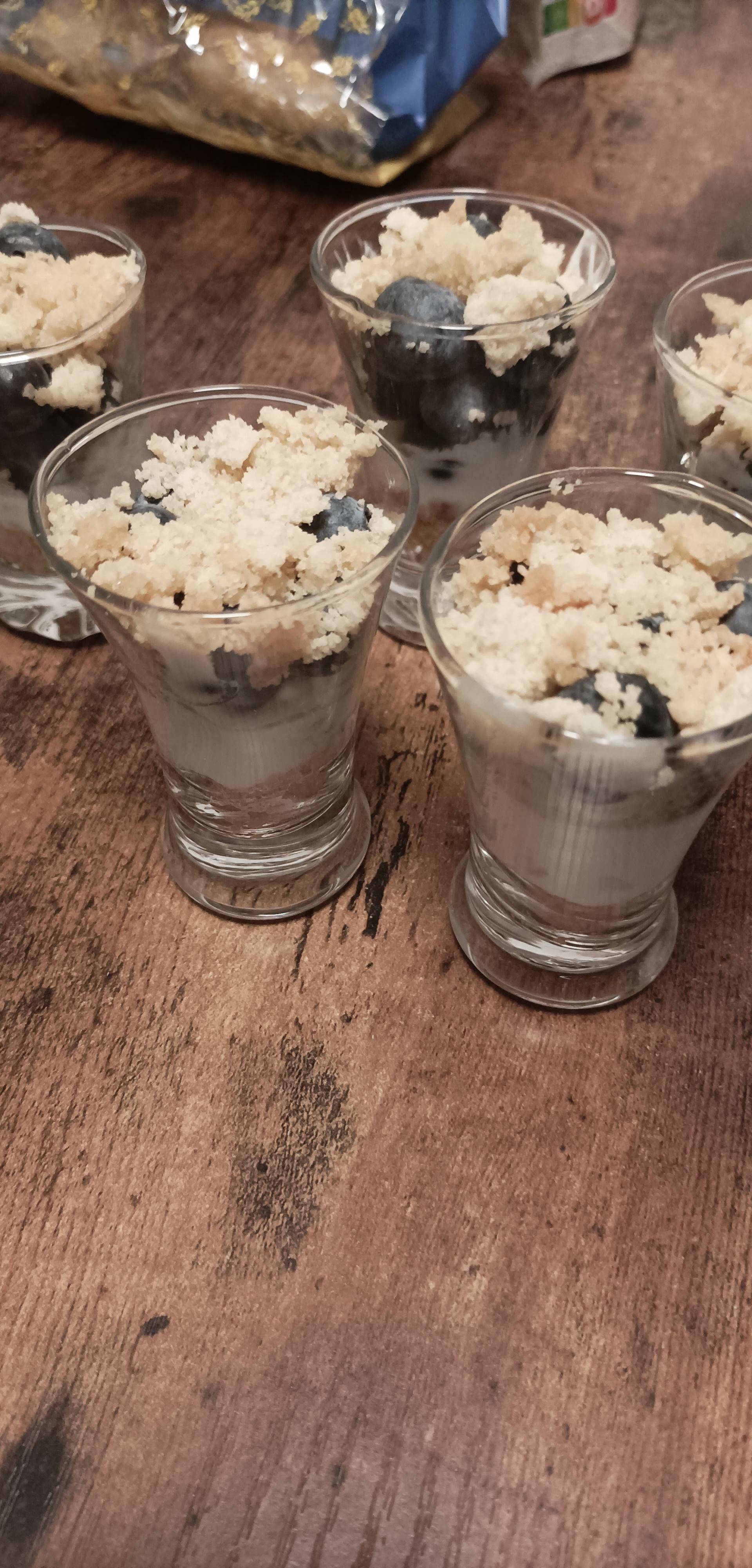Verrines de crumble aux myrtilles - Recette Companion XL | Moulinex