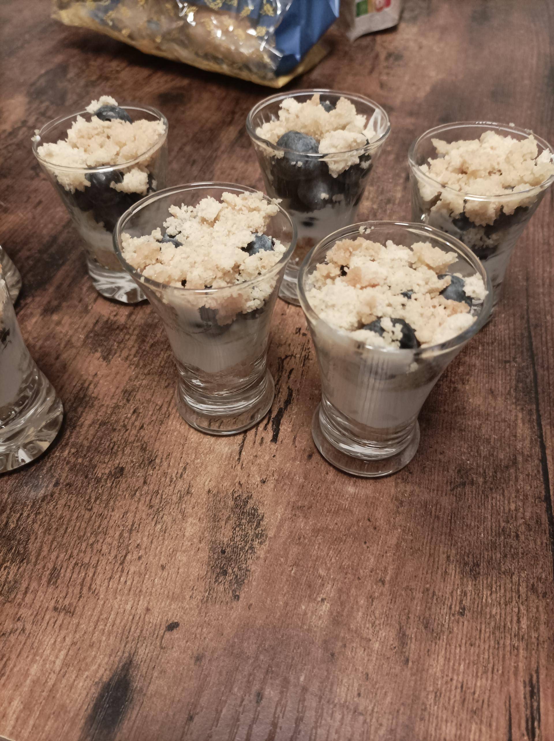 Verrines de crumble aux myrtilles - Recette Companion XL | Moulinex