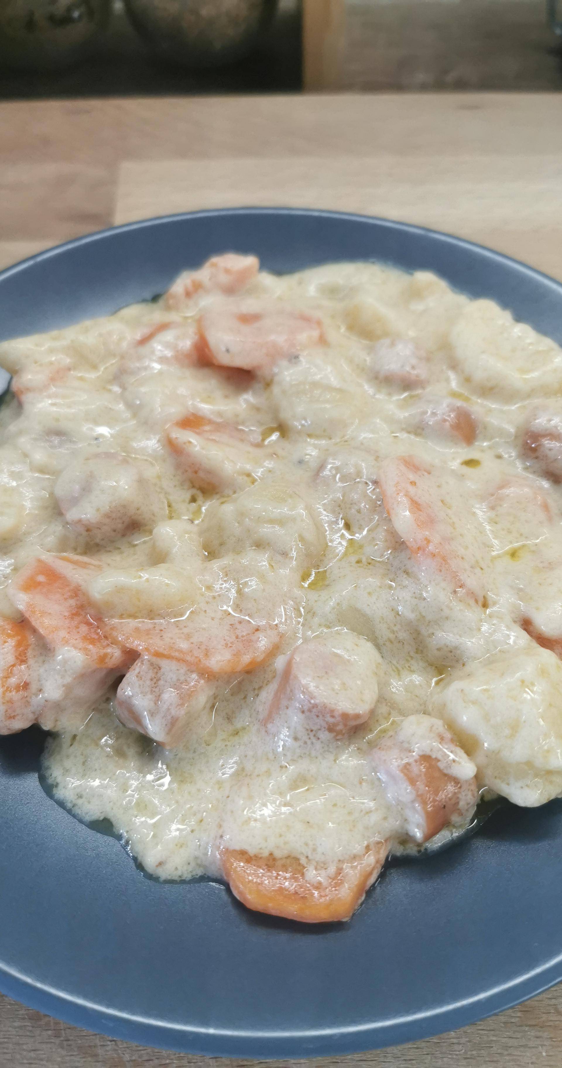 Pommes de terre carottes saucisses à la crème - Recette Cookeo V3 | Moulinex
