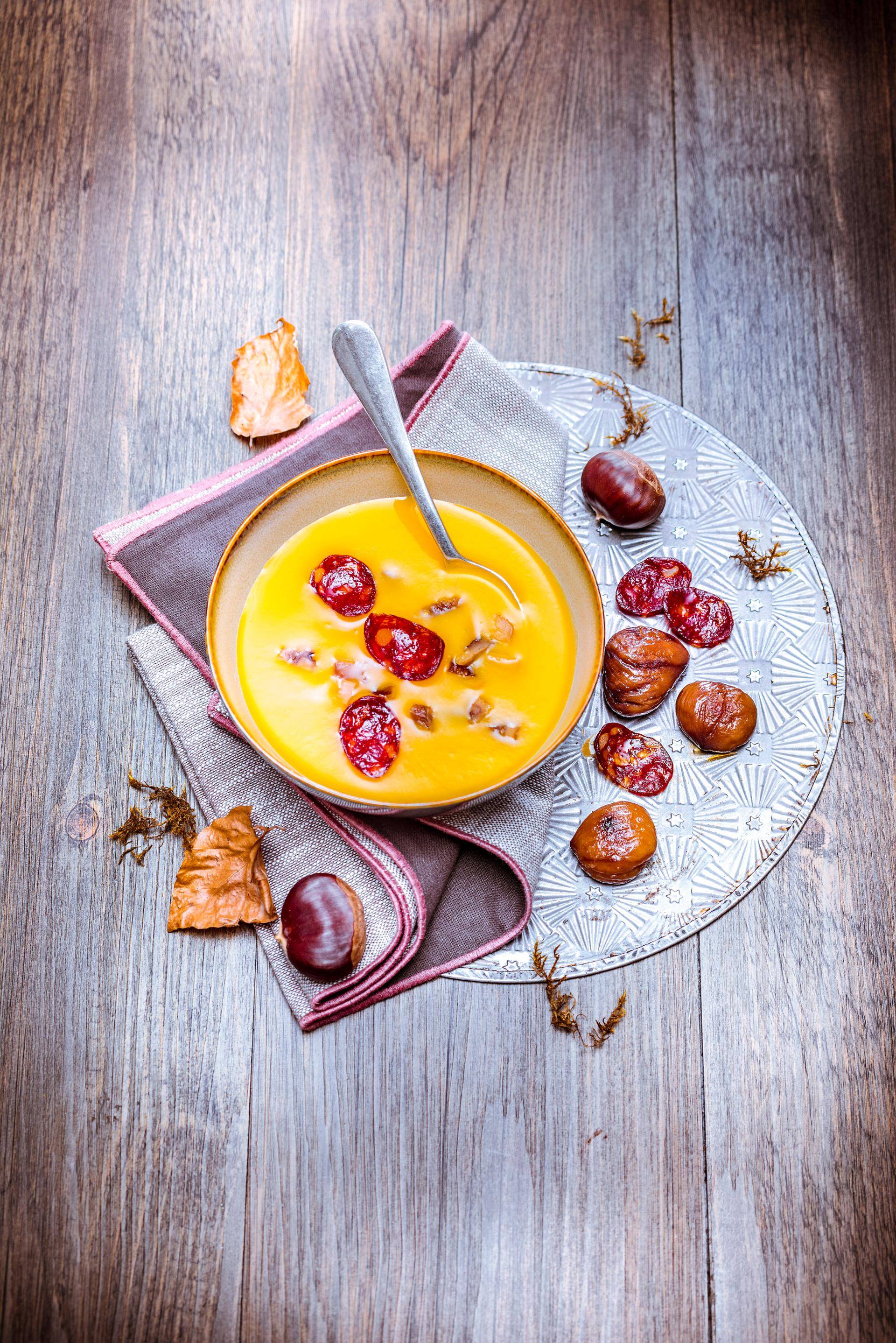 Crème de potiron, éclats de châtaignes et chips de chorizo - Recepten Ultrablend Cook | Moulinex