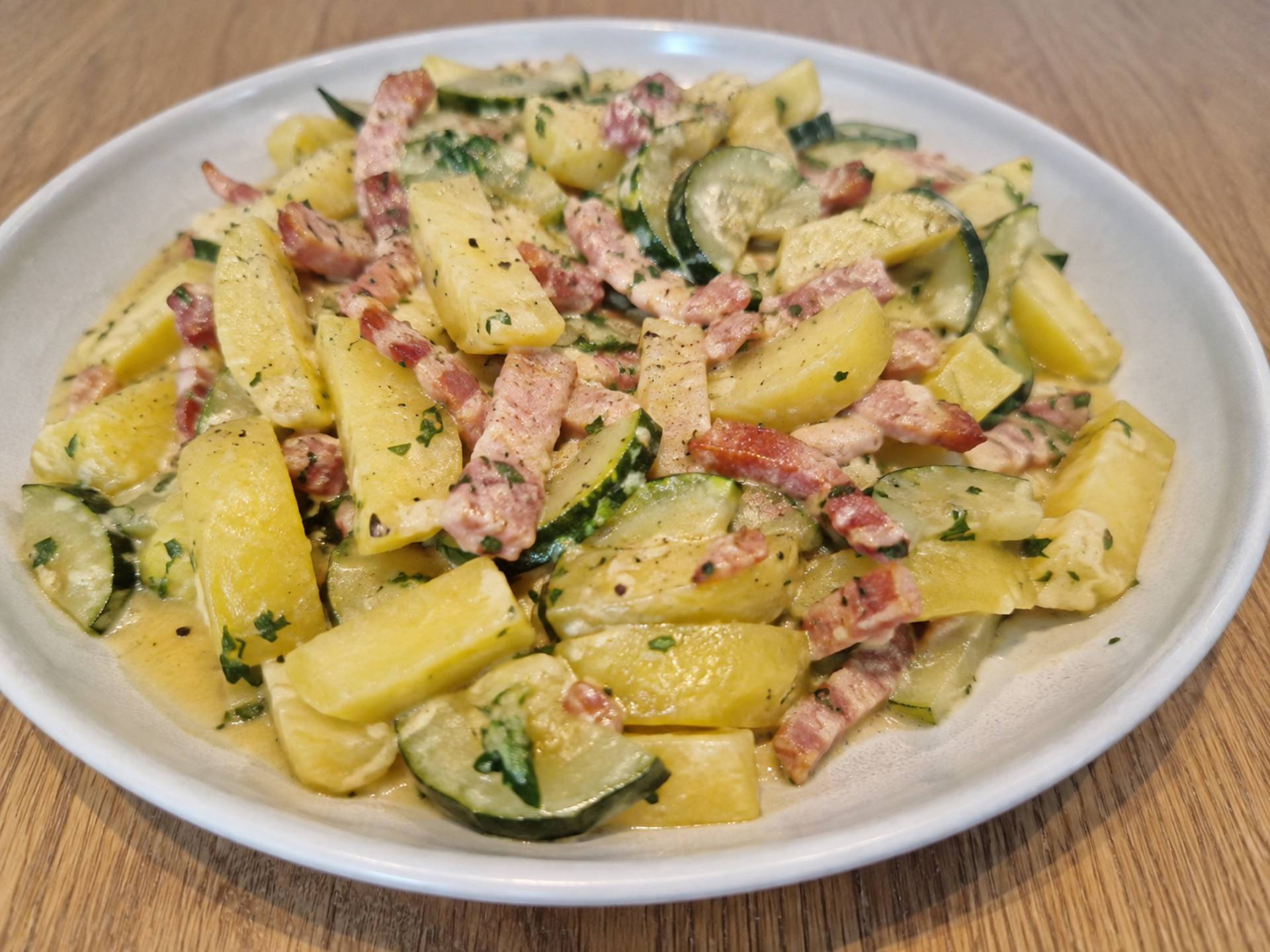 Pommes de terre, courgettes, allumettes de bacon, crème de parmesan - Recette Cookeo Infinity Autostir | Moulinex